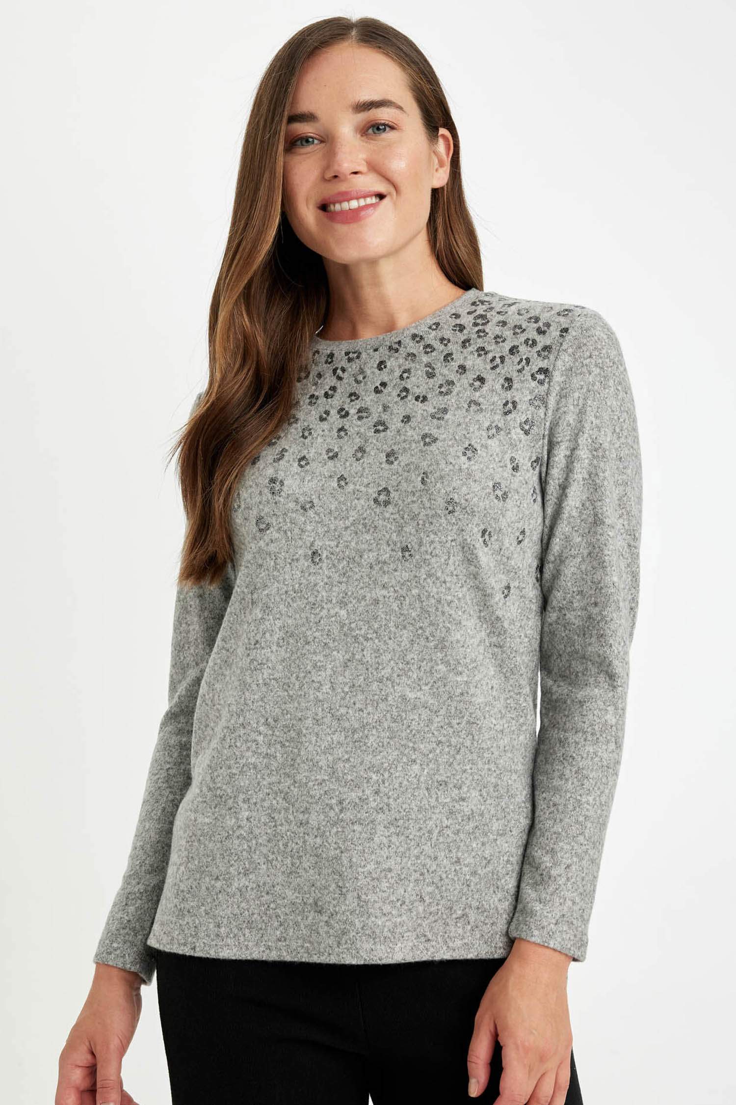 Relax Fit Bisiklet Yaka Leopar Baskılı Yırtmaçlı Uzun Kollu Tişört