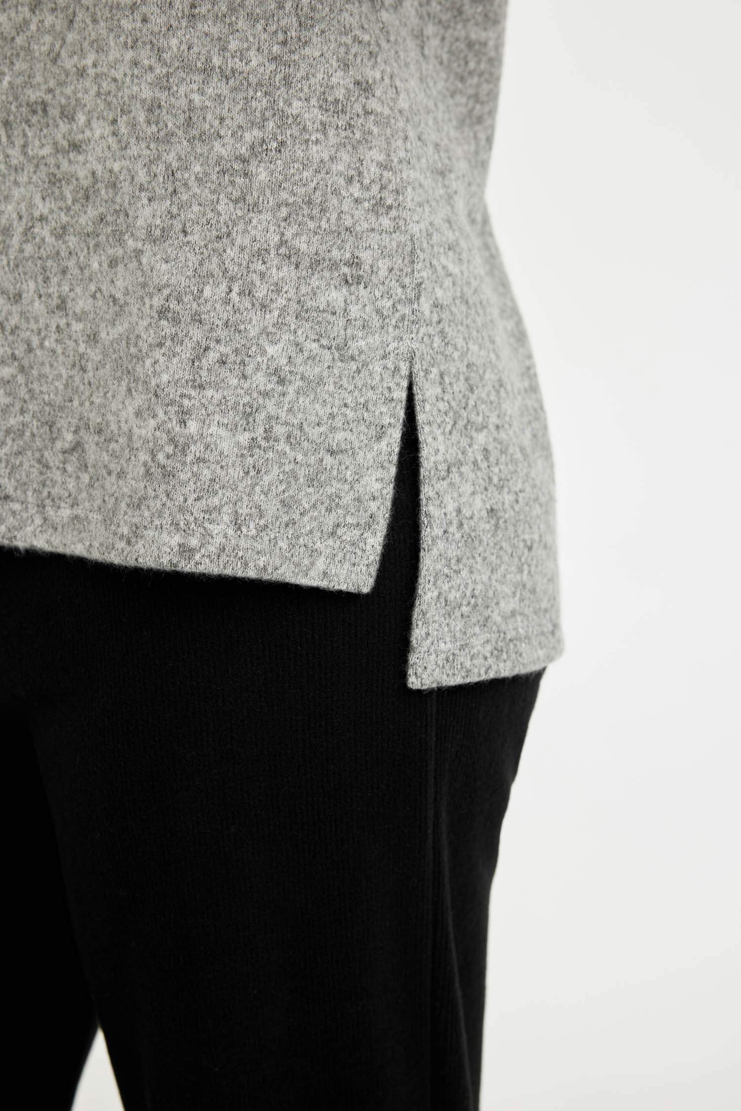 Relax Fit Bisiklet Yaka Leopar Baskılı Yırtmaçlı Uzun Kollu Tişört