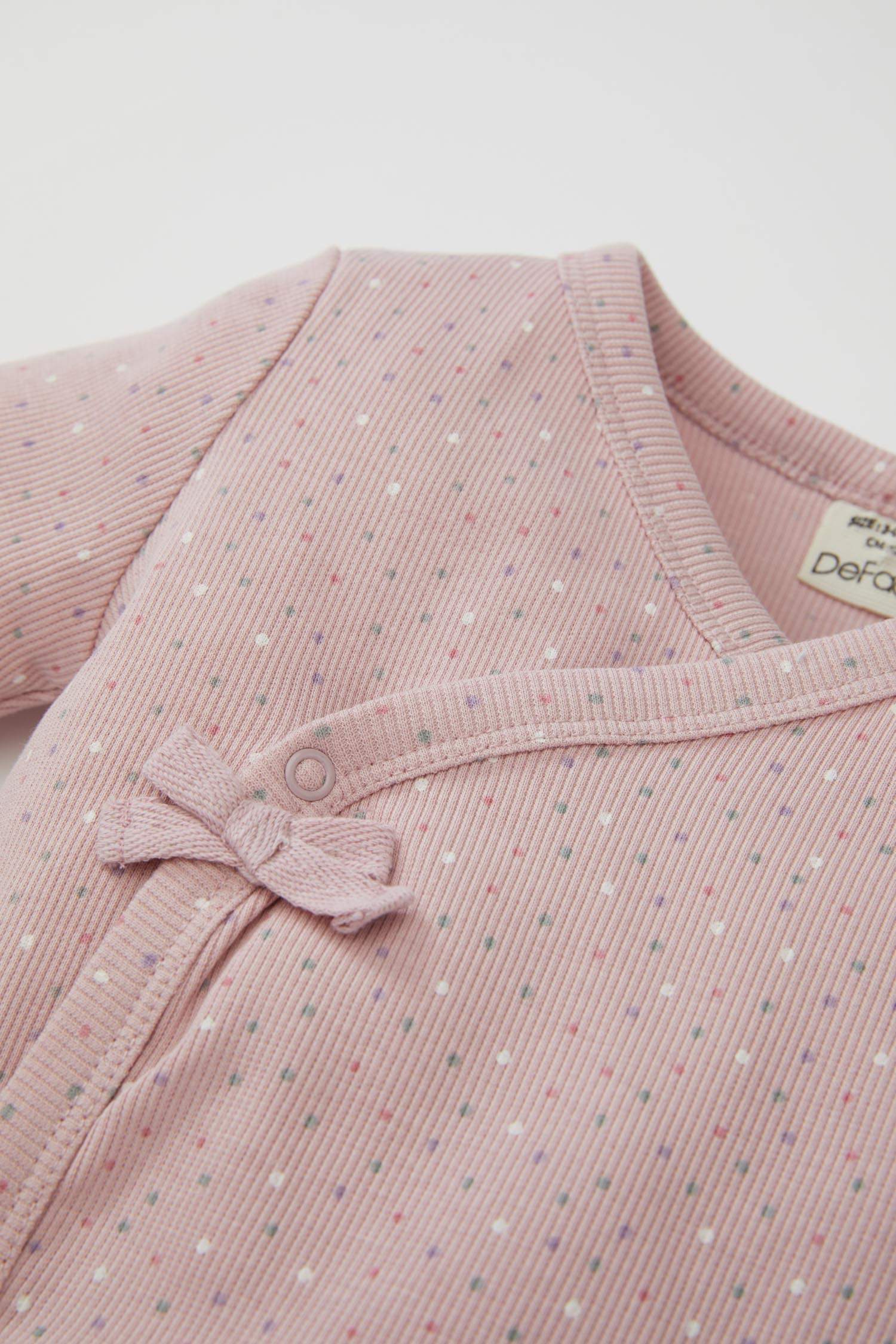 Grenouillère mauve à boutons pour Bébé Fille