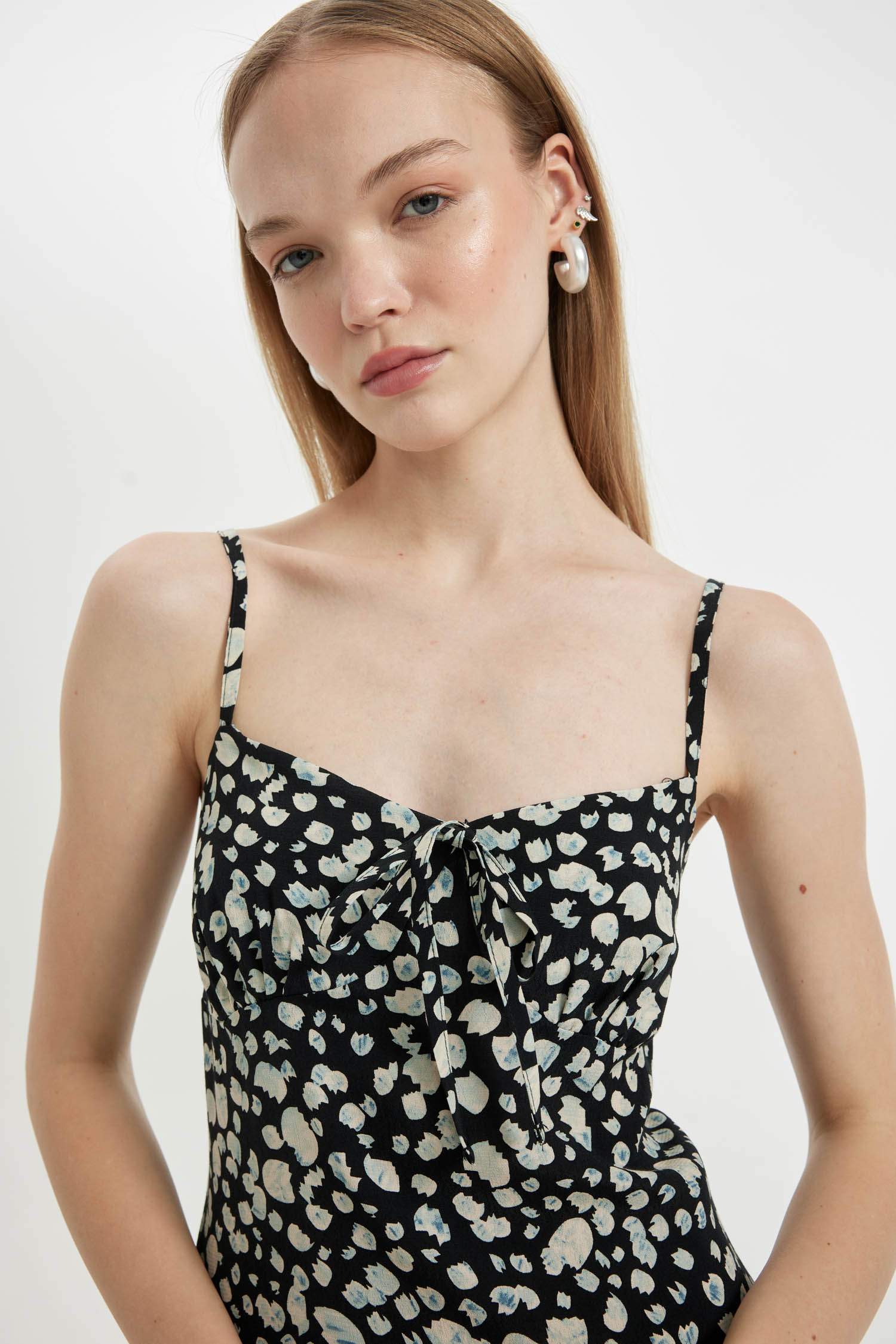 فستان نص كم قصير مطبوعة القماش المنسوج برقبة V