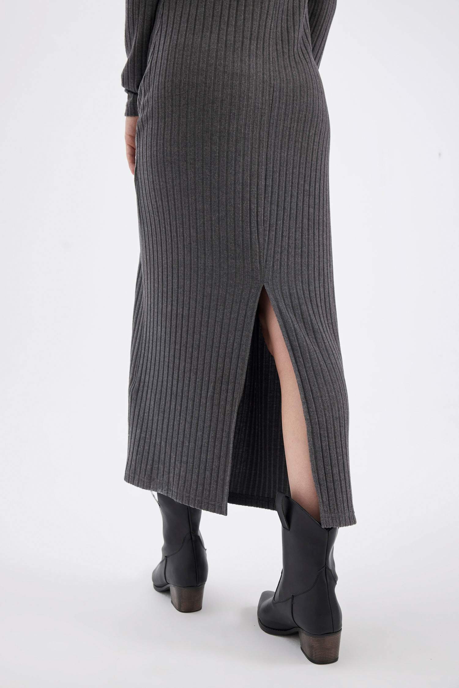 Платье с длинным рукавом