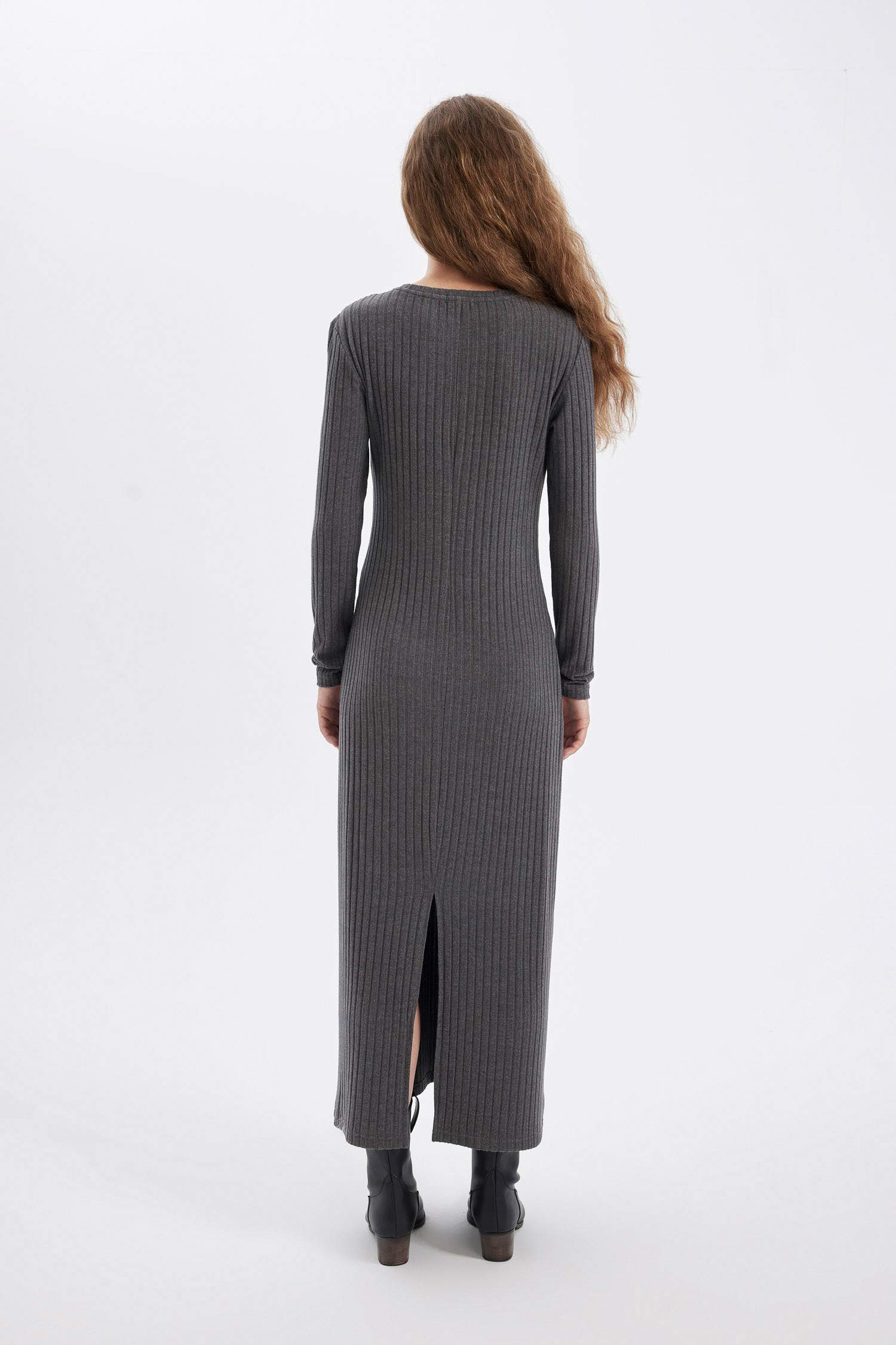 Платье с длинным рукавом