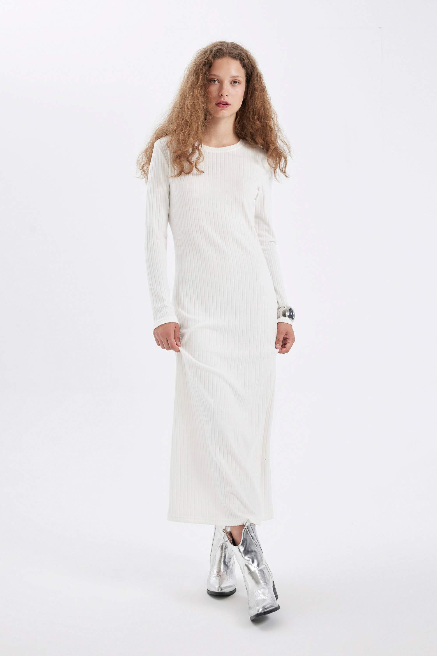 Платье с длинным рукавом