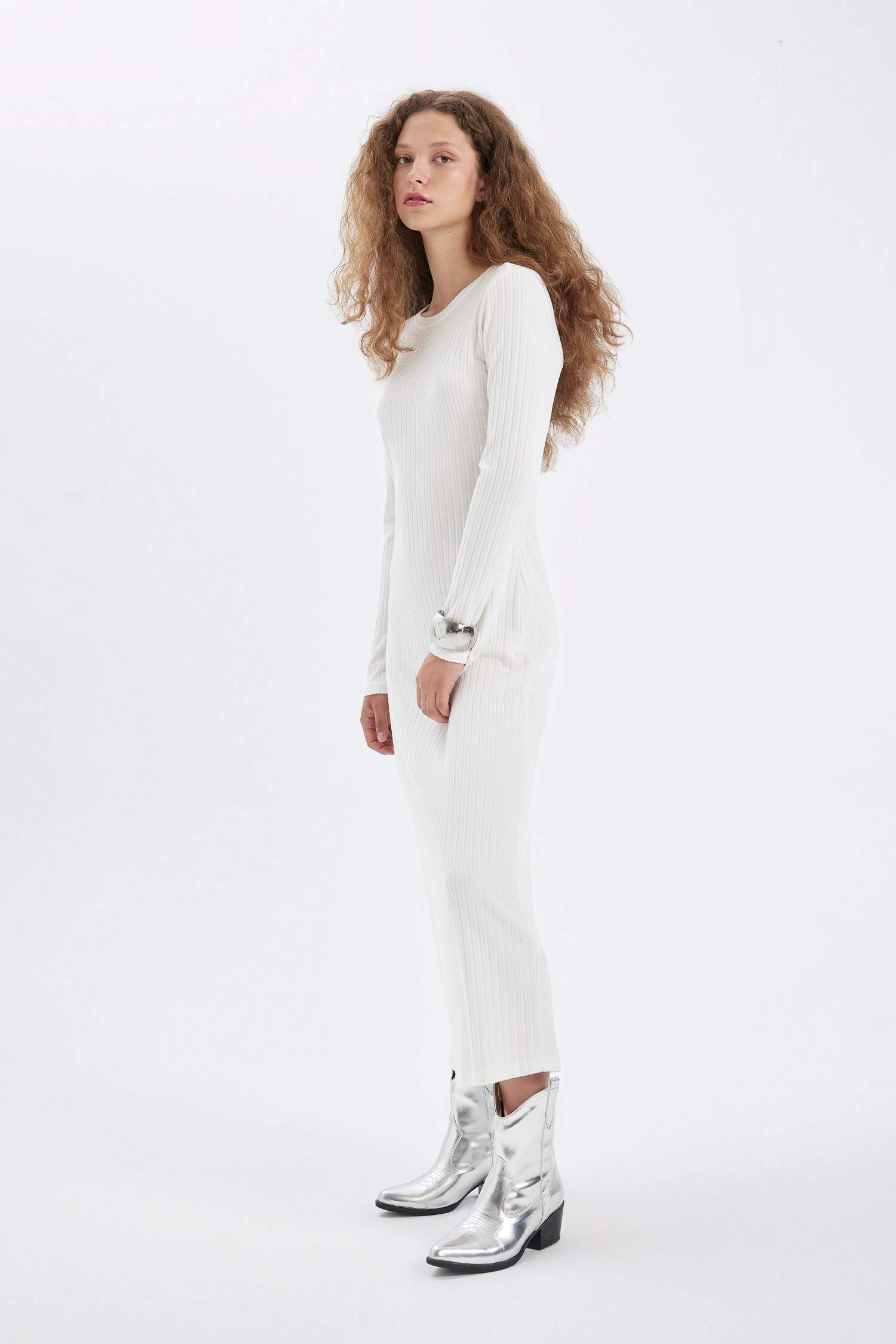 Платье с длинным рукавом