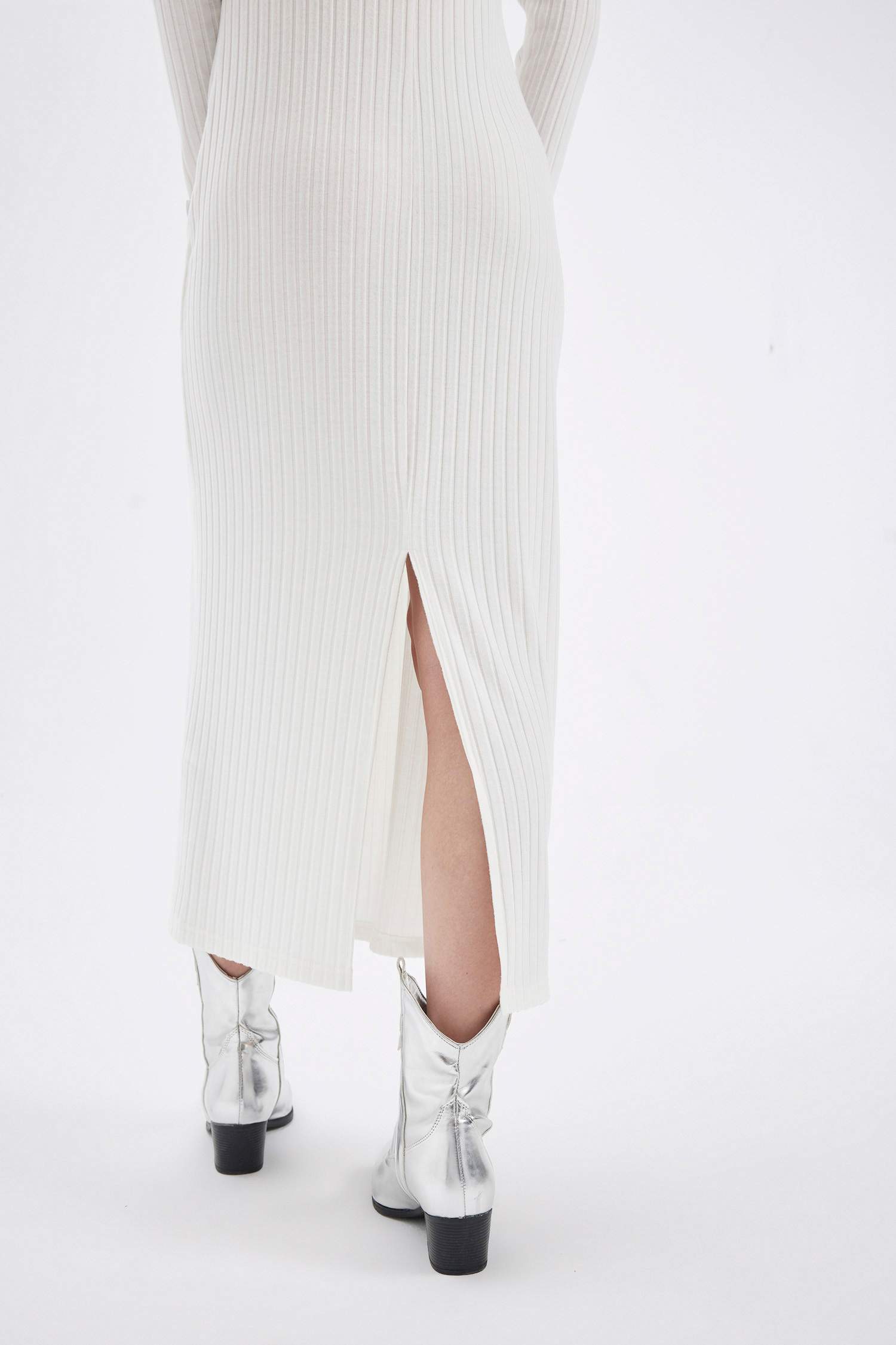 Платье с длинным рукавом