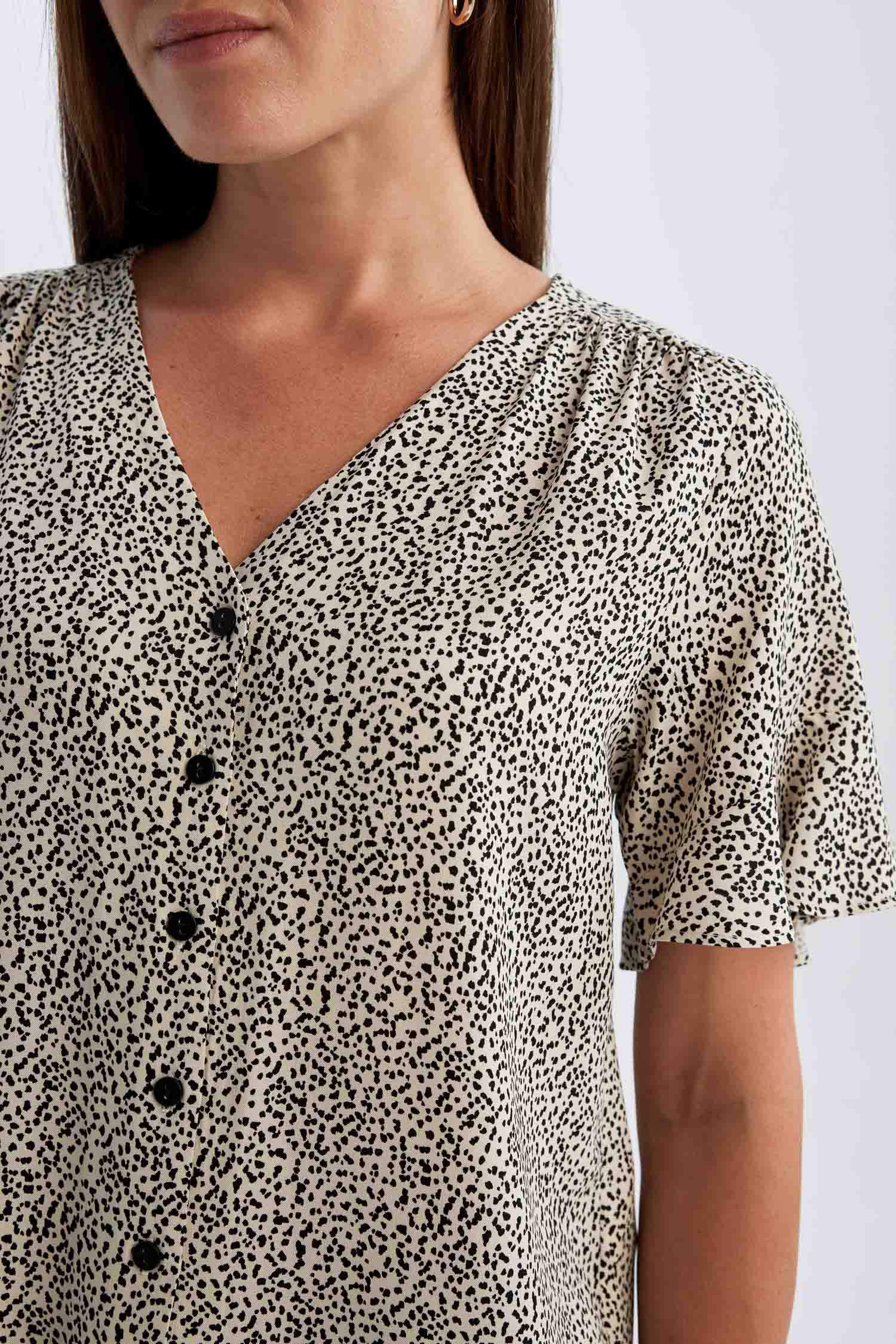 Regular Fit V-Neck Short Sleeve Shirt