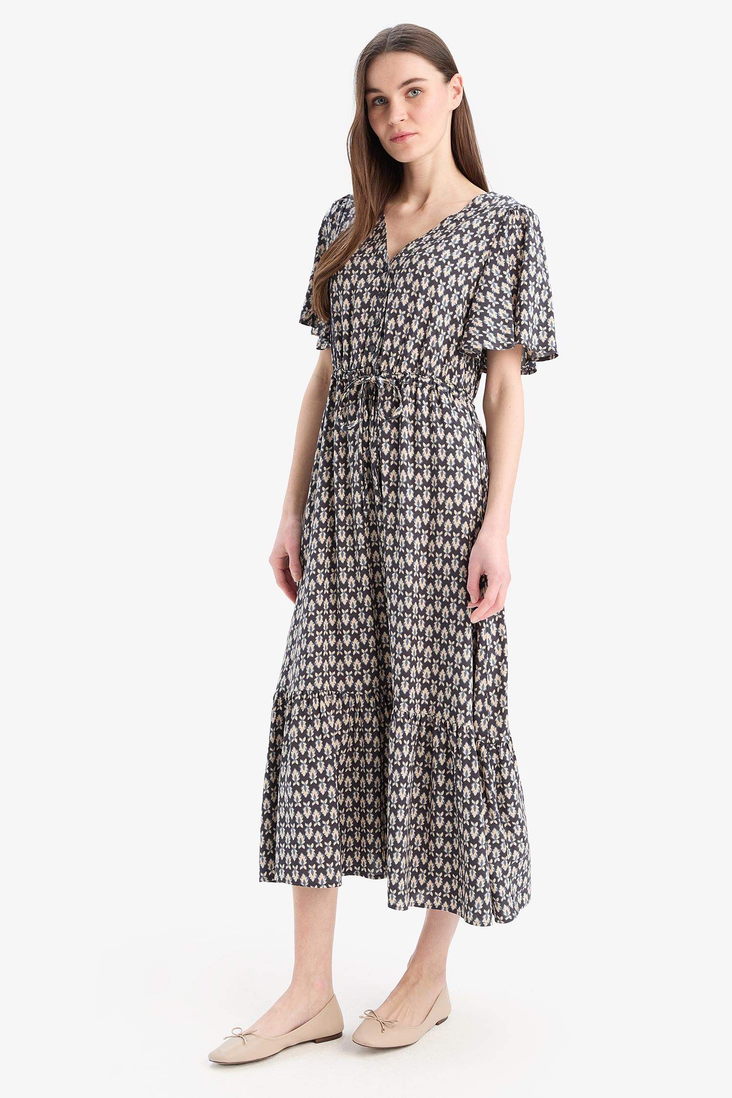 V Yaka Çiçek Desenli Bağcıklı Kısa Kollu Midi Yazlık Elbise