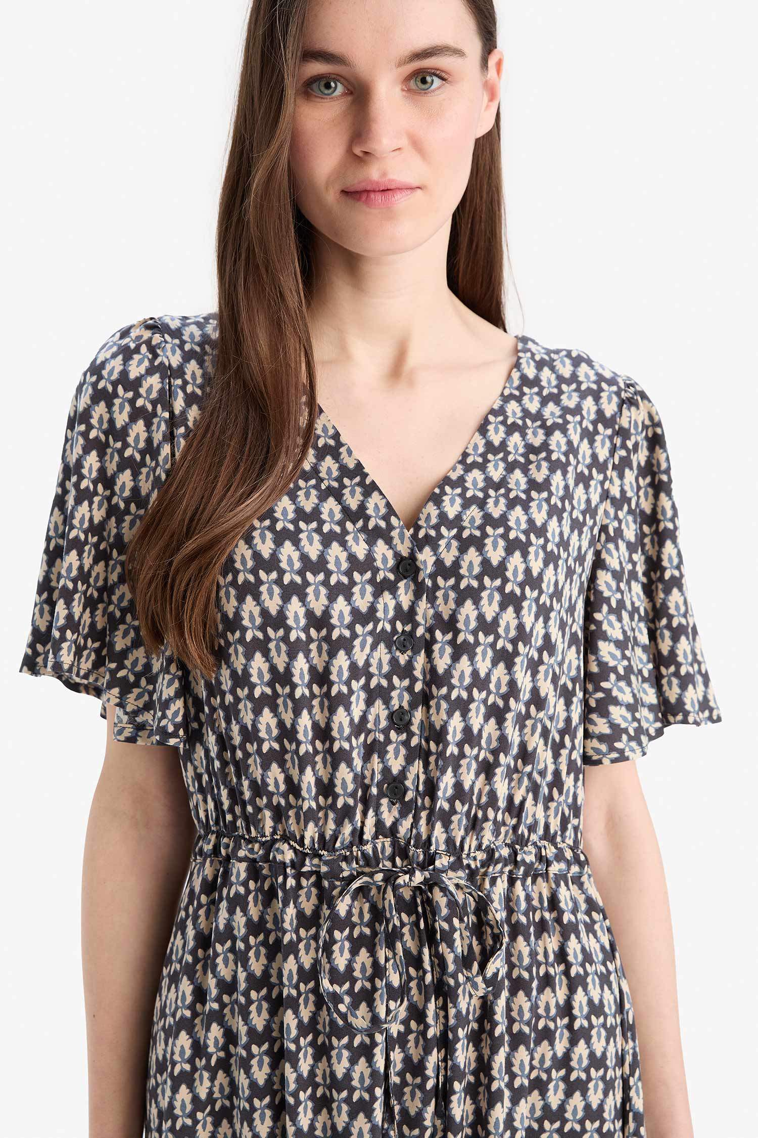 V Yaka Çiçek Desenli Bağcıklı Kısa Kollu Midi Yazlık Elbise