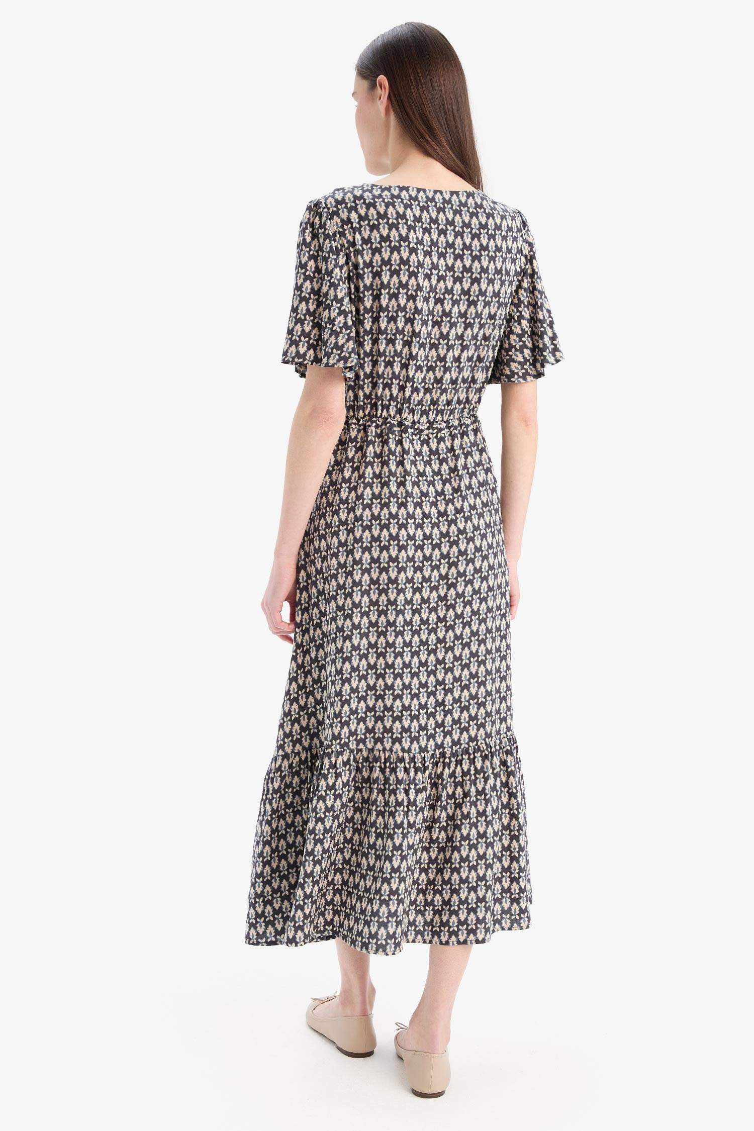 V Yaka Çiçek Desenli Bağcıklı Kısa Kollu Midi Yazlık Elbise