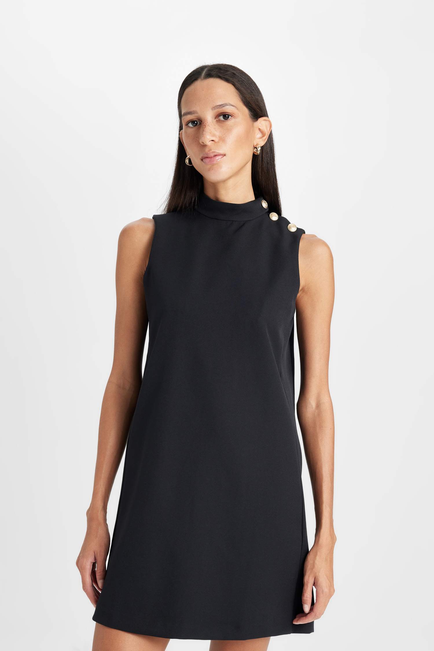 Yarım Balıkçı Yaka Basic Düz Düğmeli Kolsuz Mini Siyah Elbise