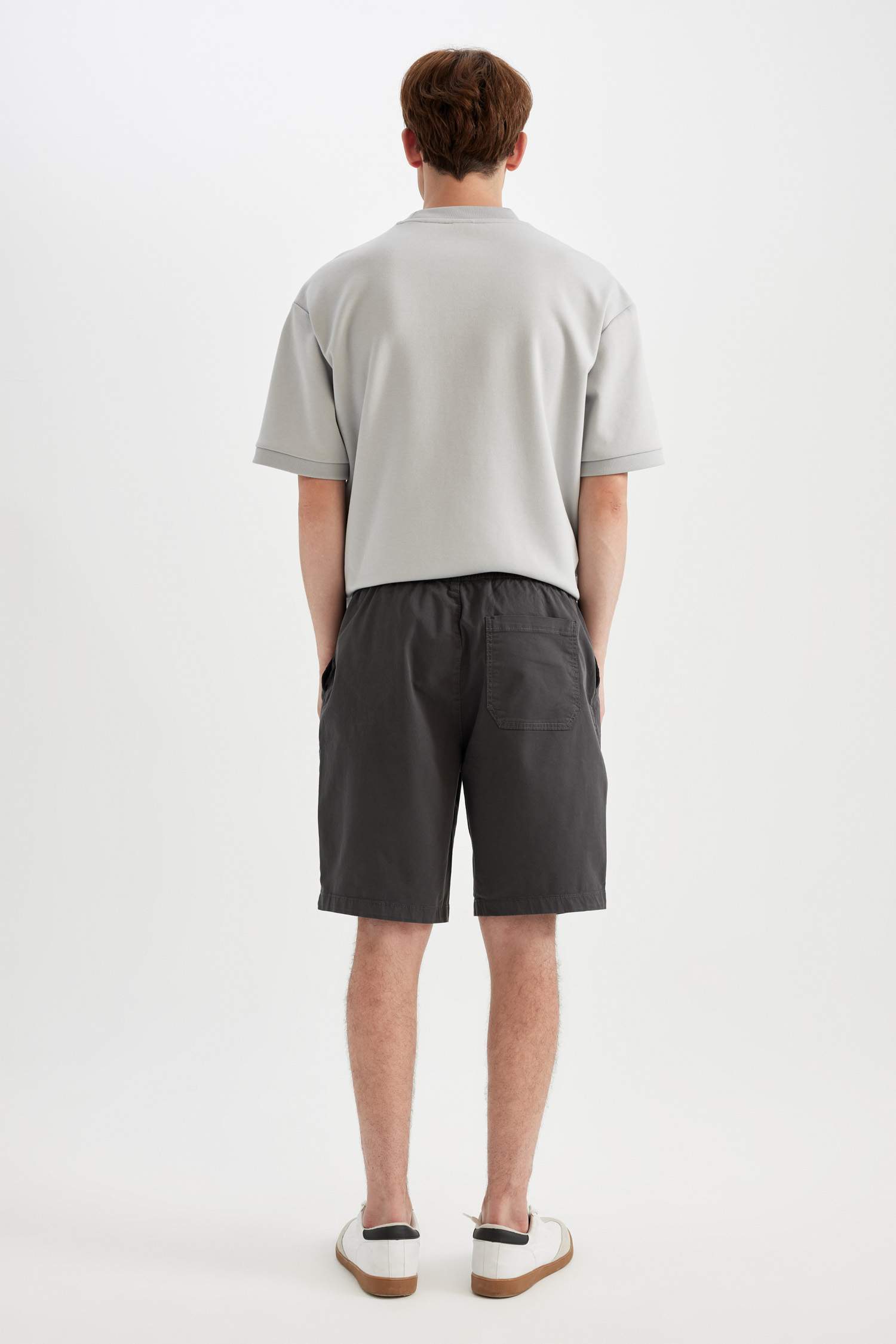 Short Bermuda en Gabardine à coupe régulière