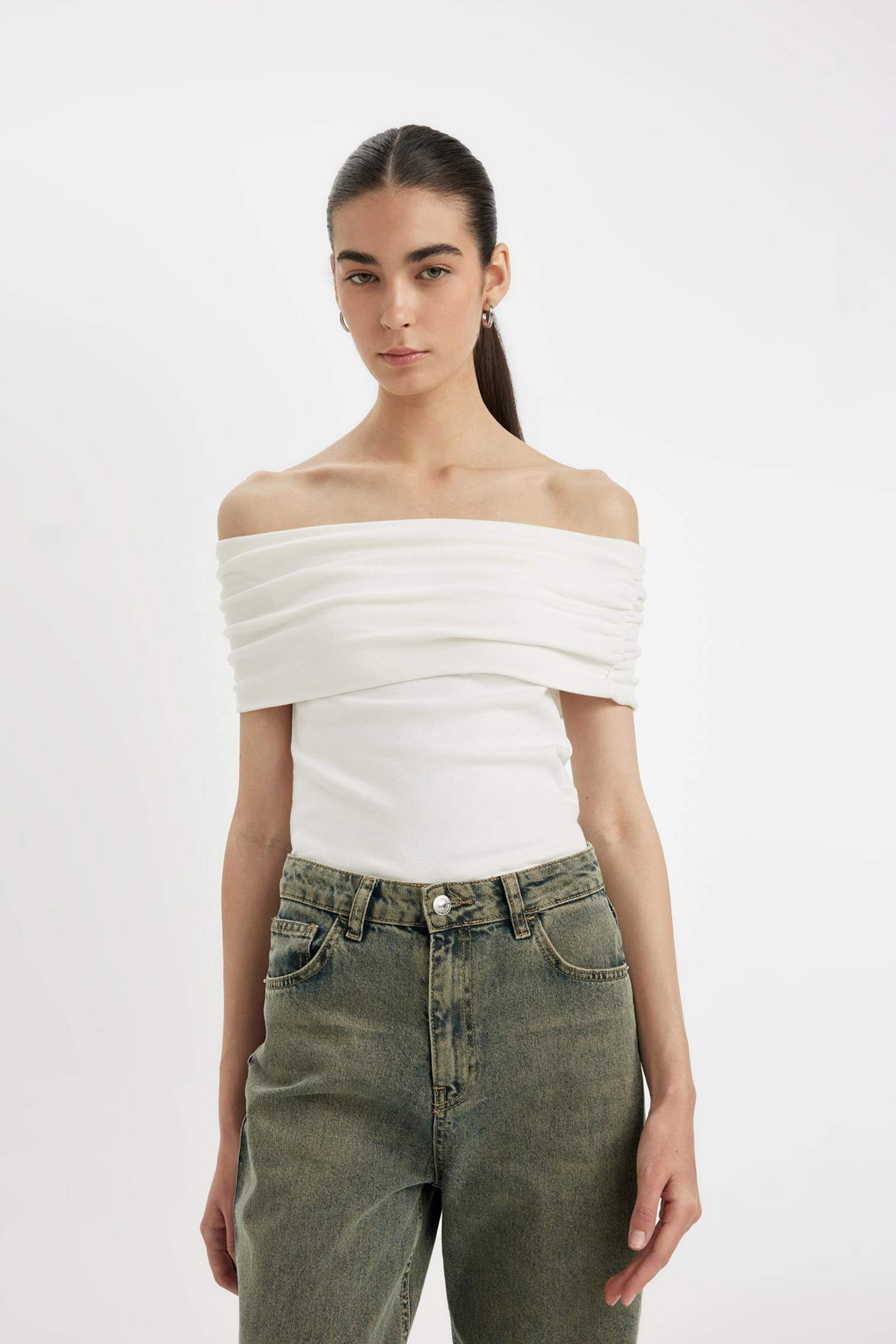 Slim Fit Dar Kesim Omzu Açık Ribana Kısa Kollu Tişört