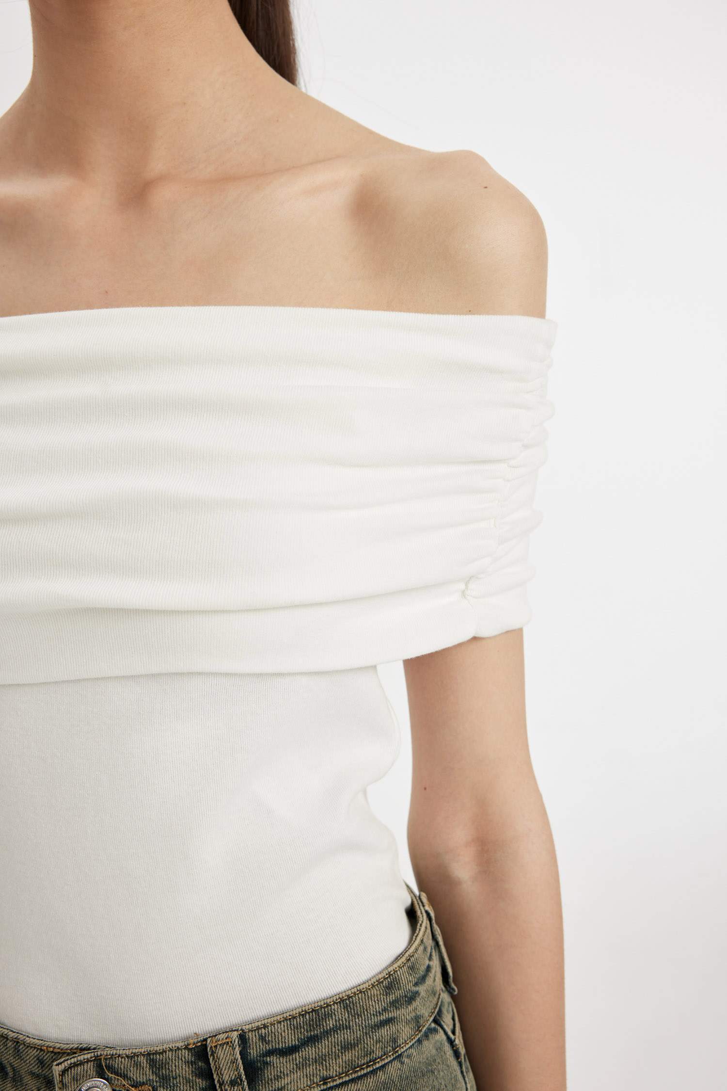 Slim Fit Dar Kesim Omzu Açık Ribana Kısa Kollu Tişört