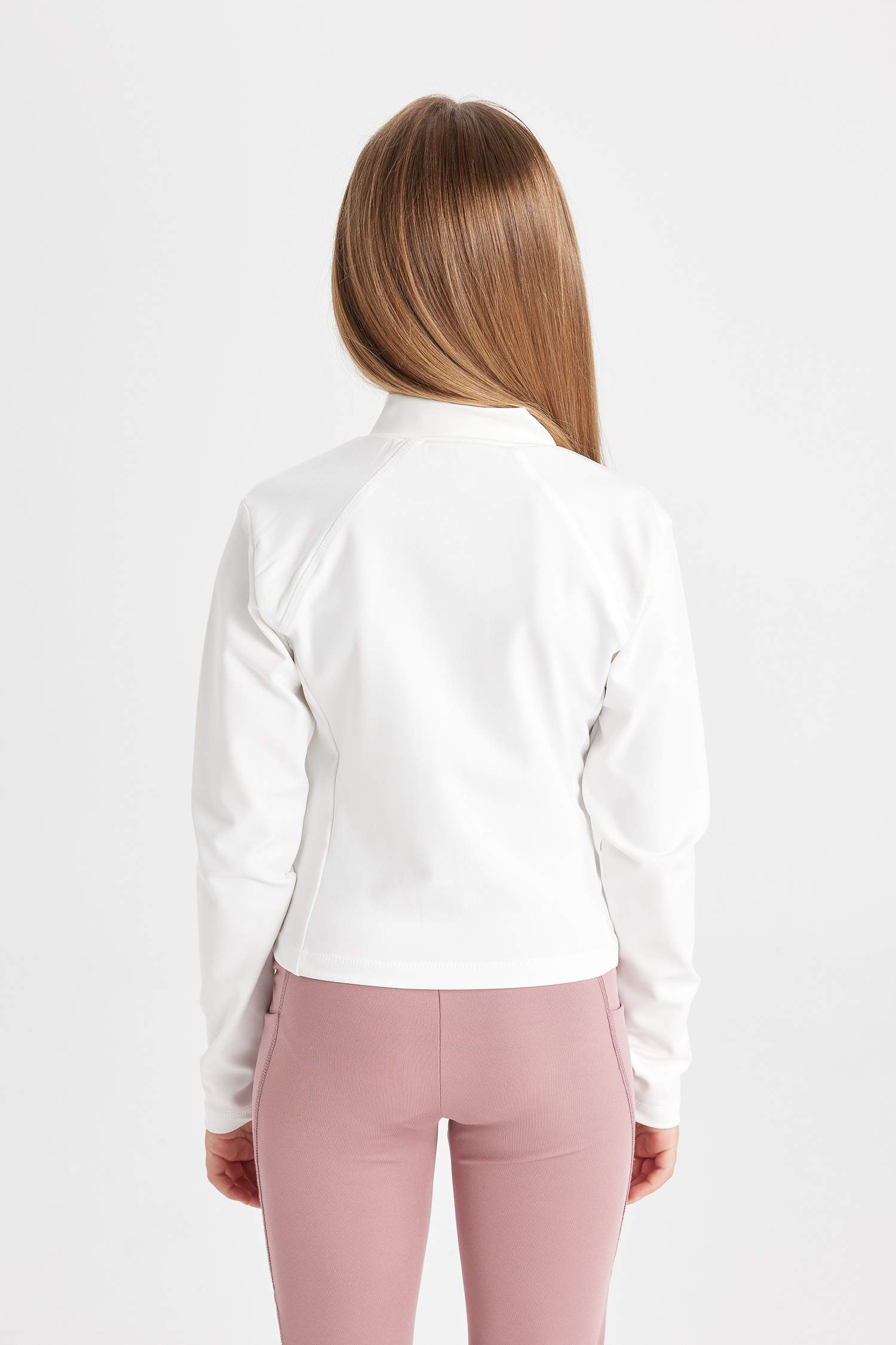 جاكيت رياضي بناتي سليم فيت وياخة عالية