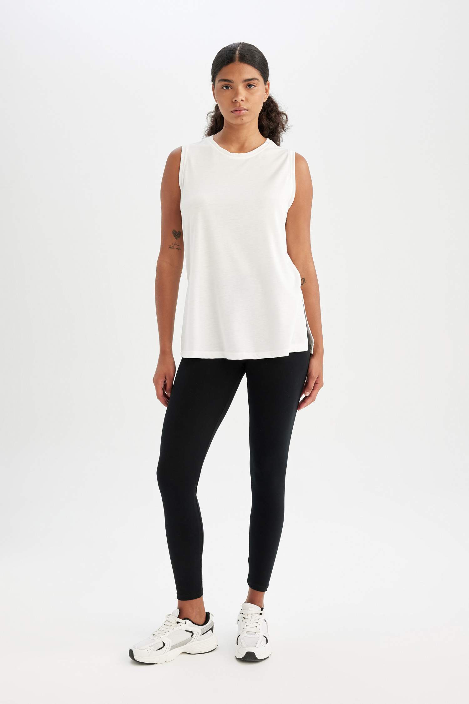 Long Fit Crew Neck Sleeveless Tank Top