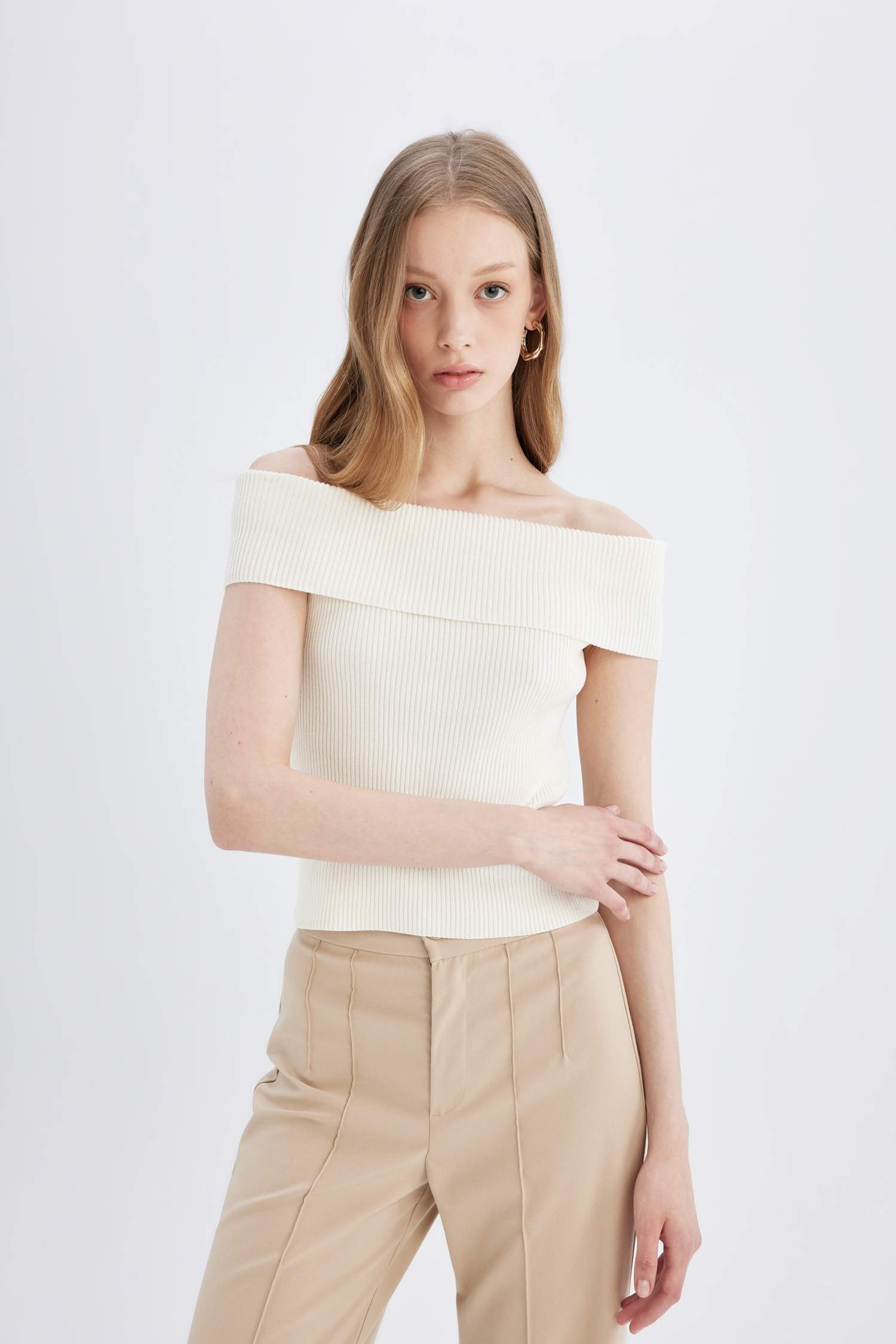 Fitted Open Shoulder Basic Knit T-Shirt