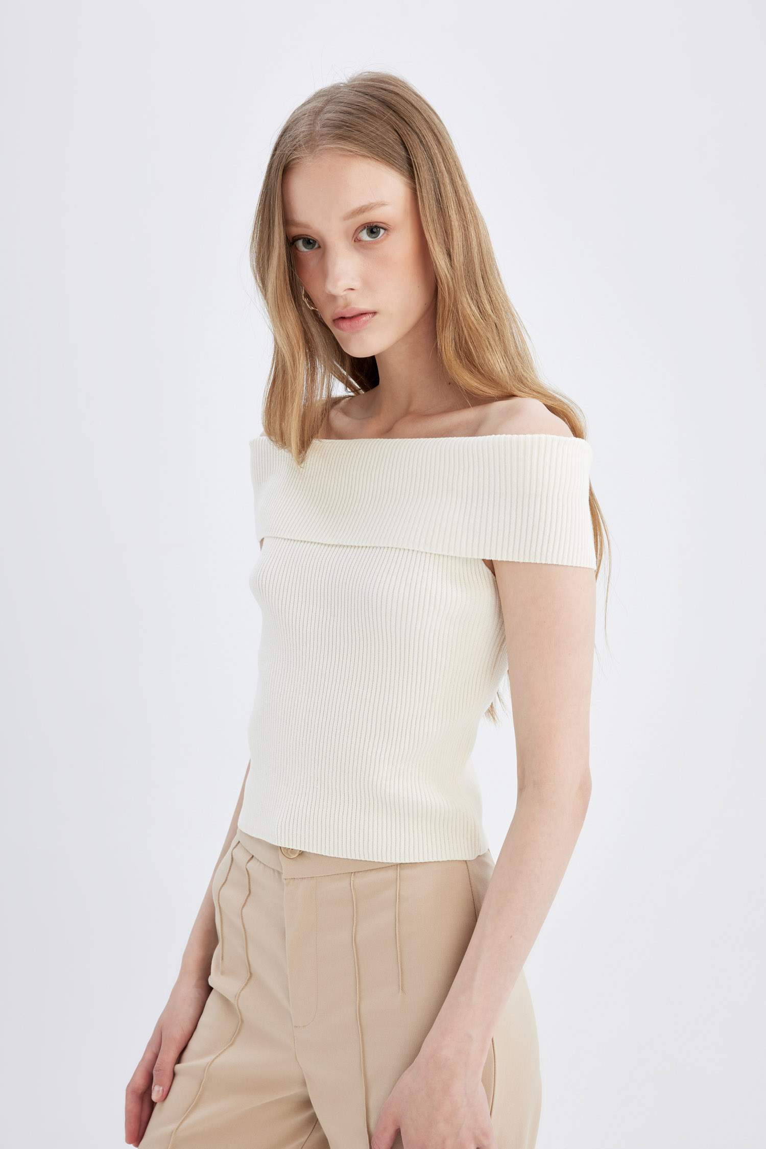 Fitted Open Shoulder Basic Knit T-Shirt