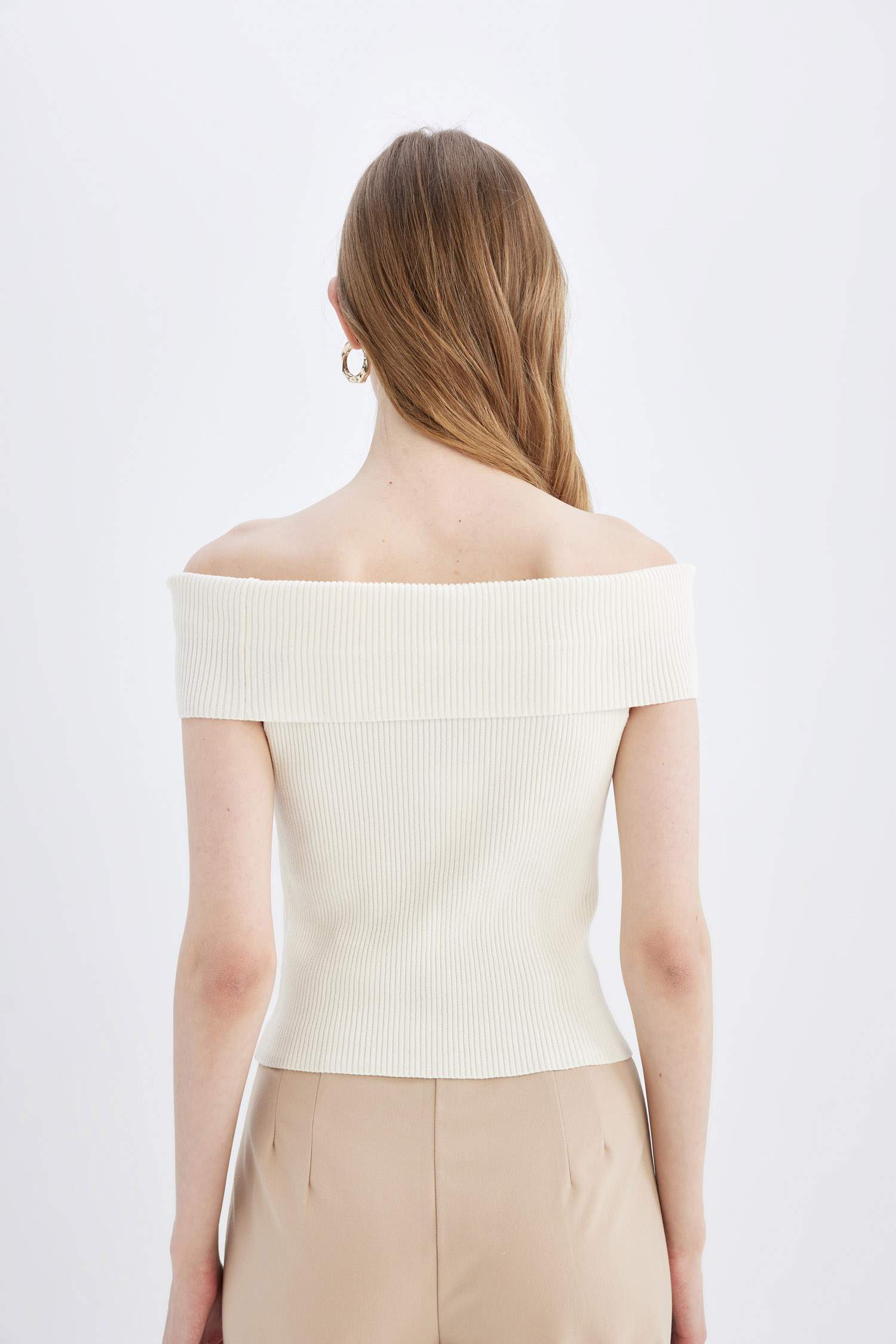 Fitted Open Shoulder Basic Knit T-Shirt