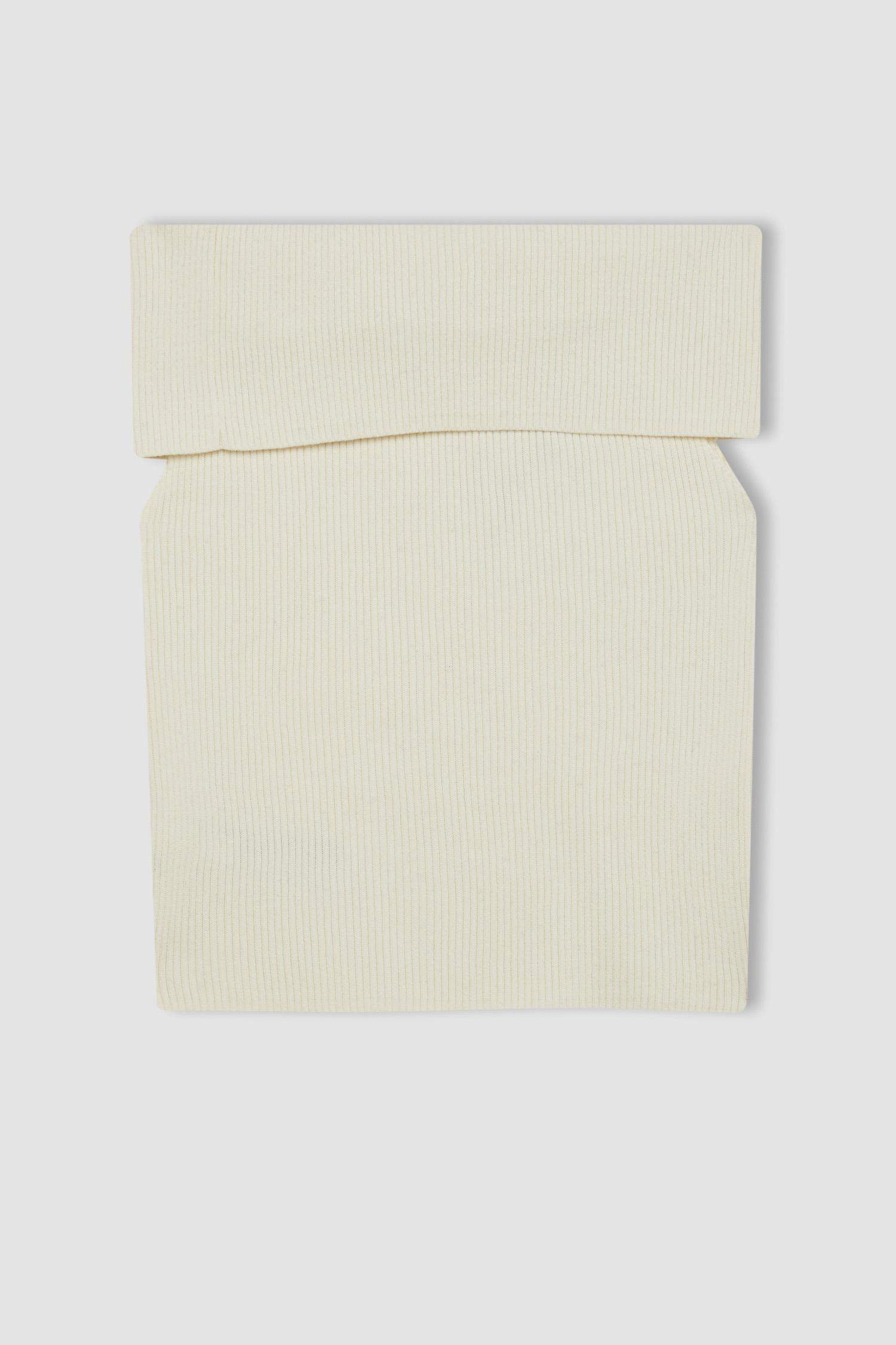 Fitted Open Shoulder Basic Knit T-Shirt