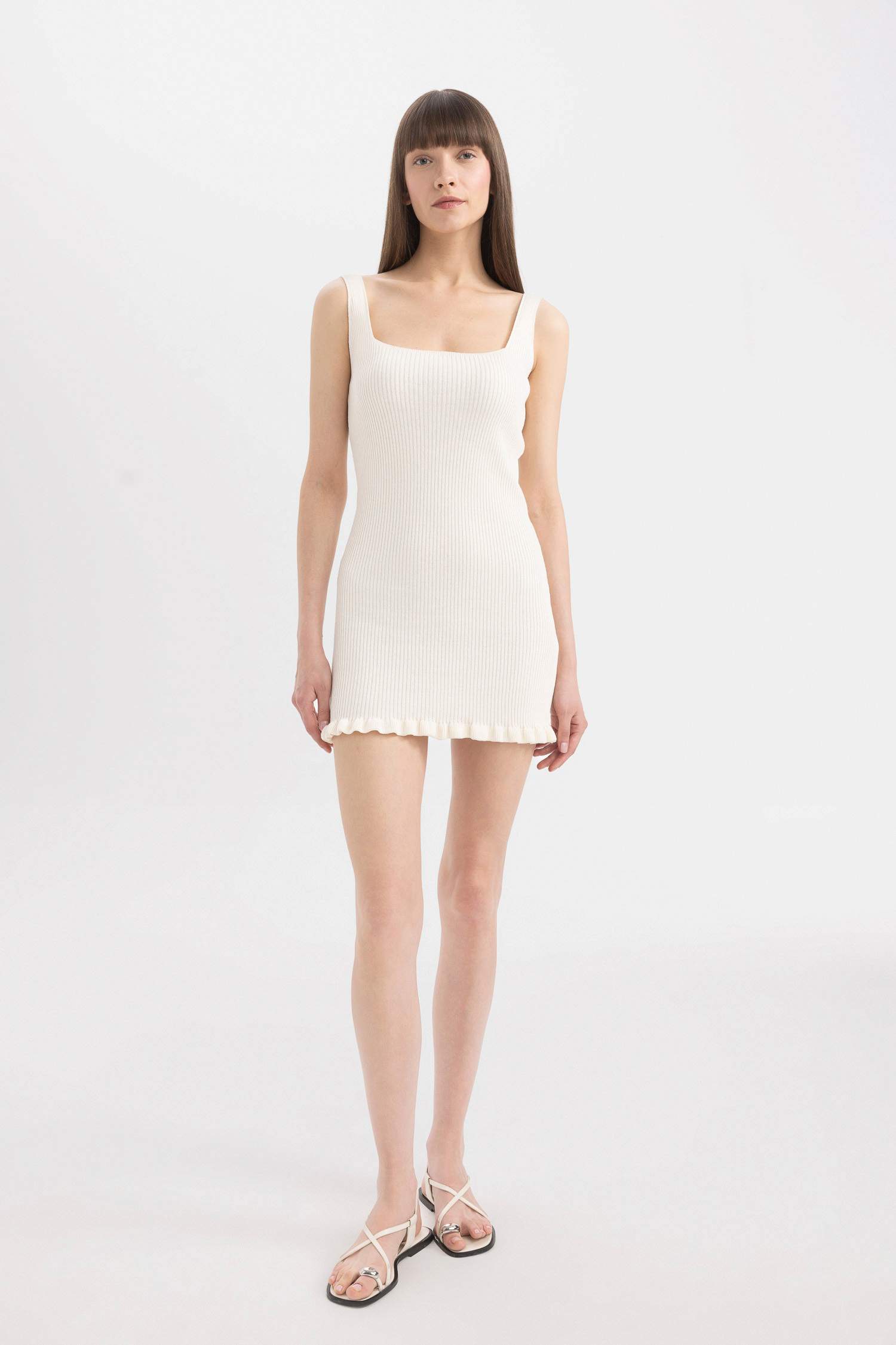 فستان قصير مضلع بدون كم