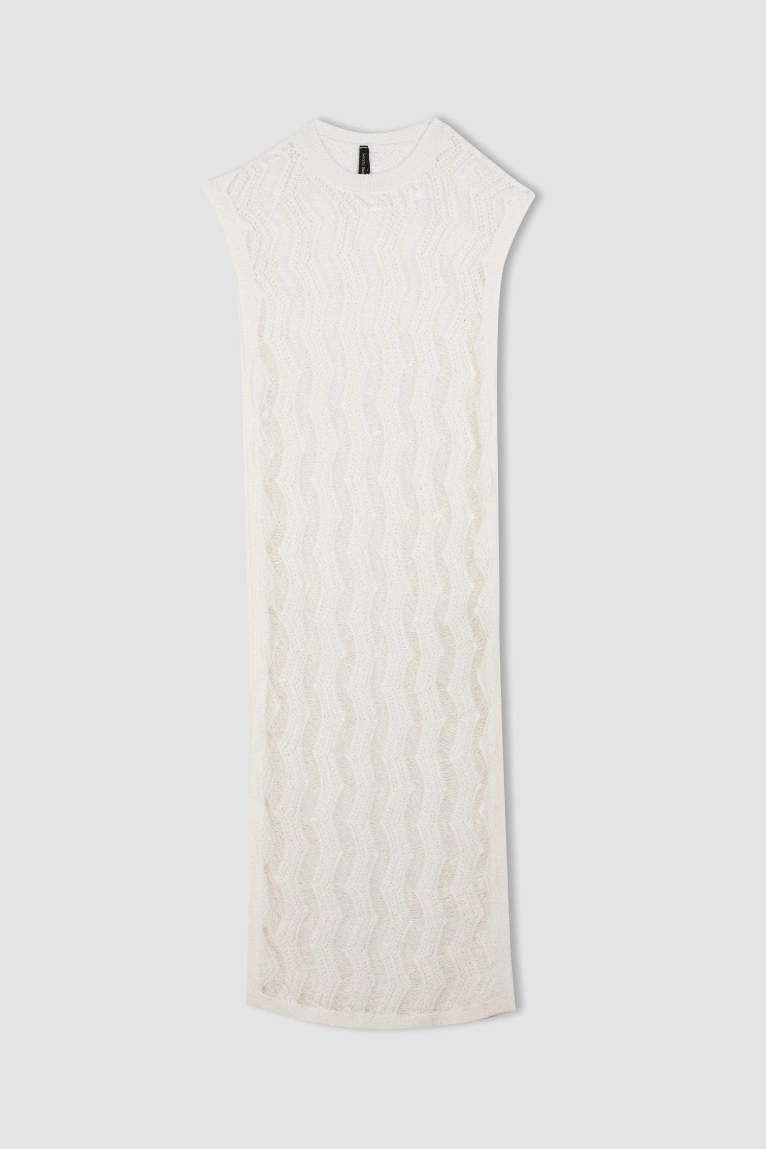 Bisiklet Yaka Kolsuz Yırtmaçlı Beyaz Midi Triko Elbise