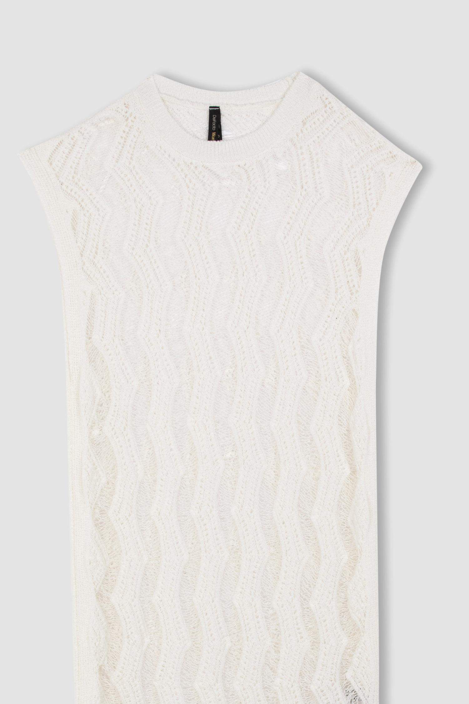 Bisiklet Yaka Kolsuz Yırtmaçlı Beyaz Midi Triko Elbise