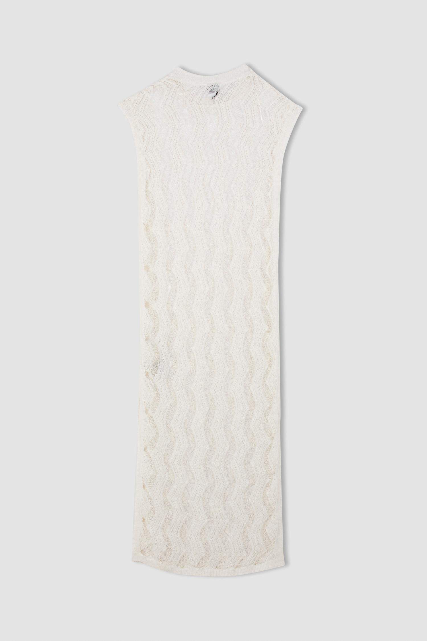 Bisiklet Yaka Kolsuz Yırtmaçlı Beyaz Midi Triko Elbise