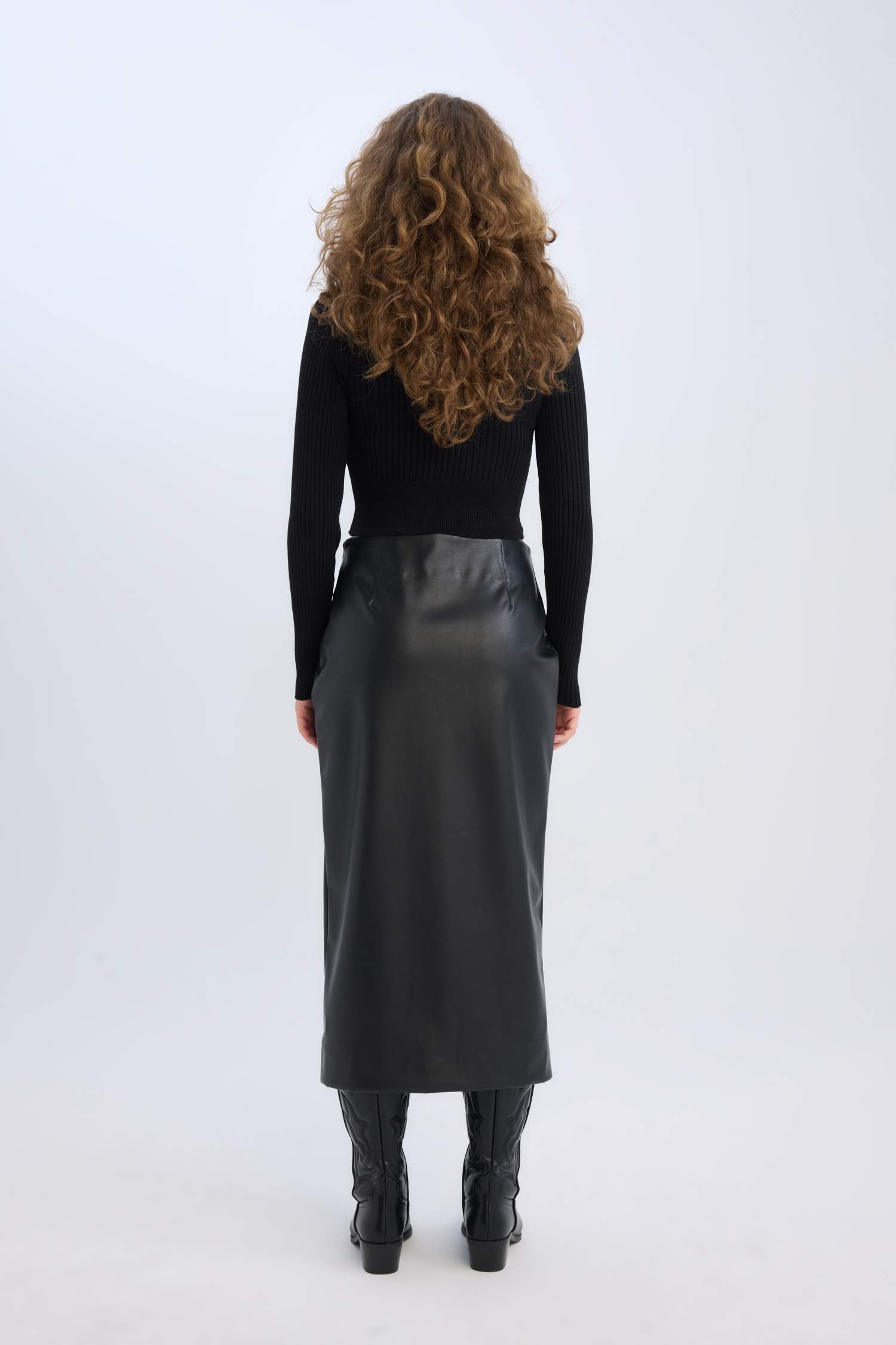 Kalem Yüksek Bel Yırtmaçlı Suni Deri Midi Siyah Etek