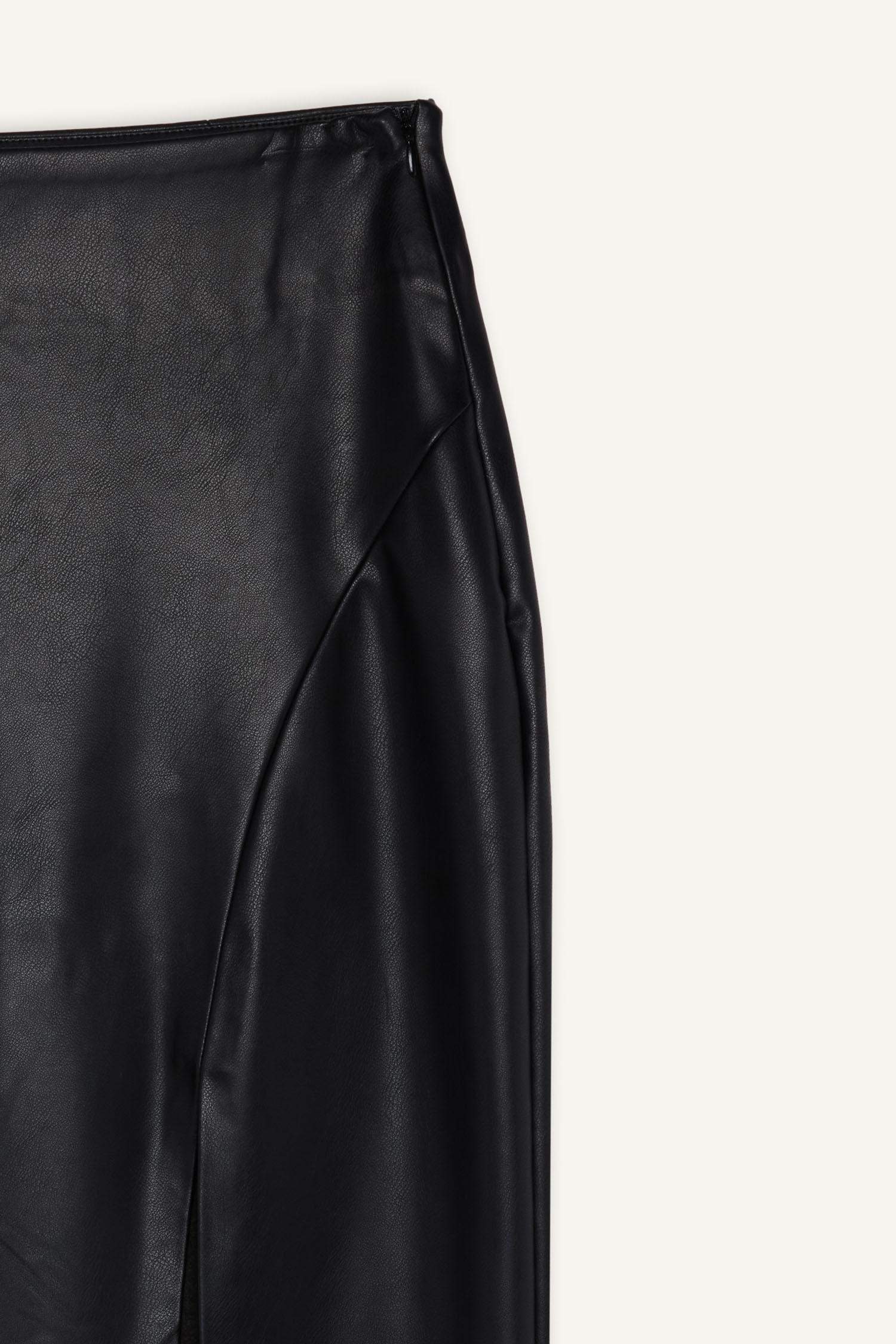 Kalem Yüksek Bel Yırtmaçlı Suni Deri Midi Siyah Etek