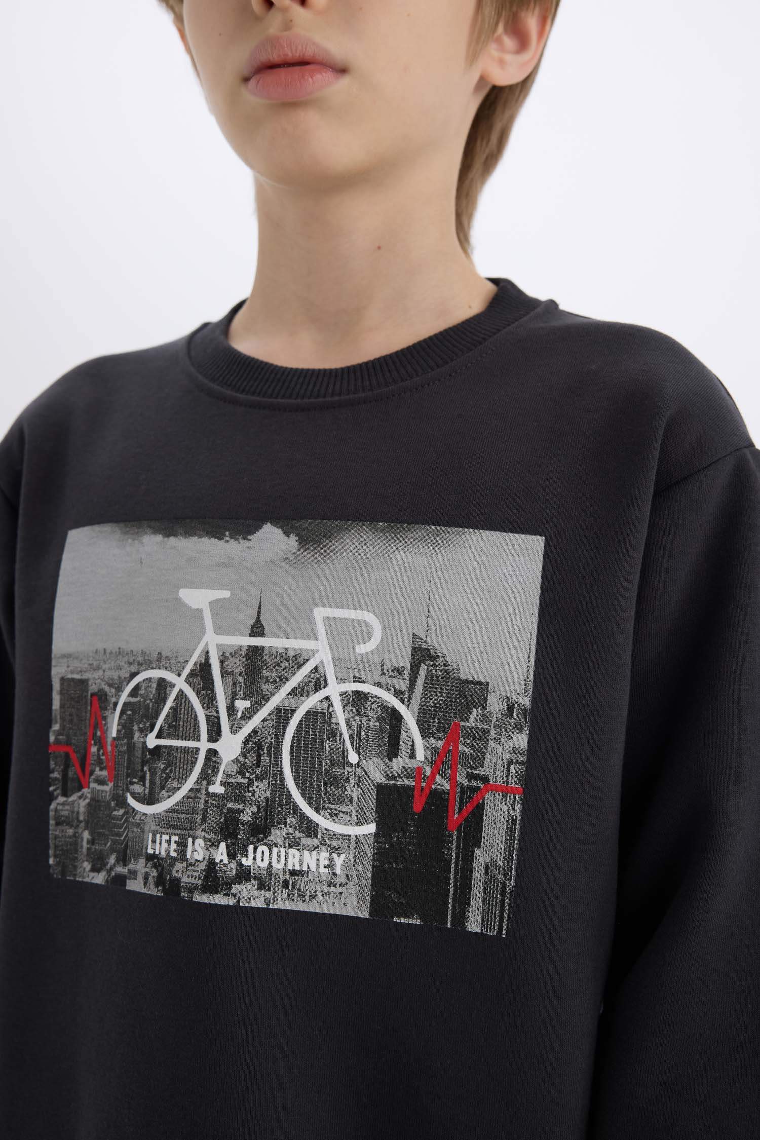 سويت شيرت قصة عادية بياقة مستديرة