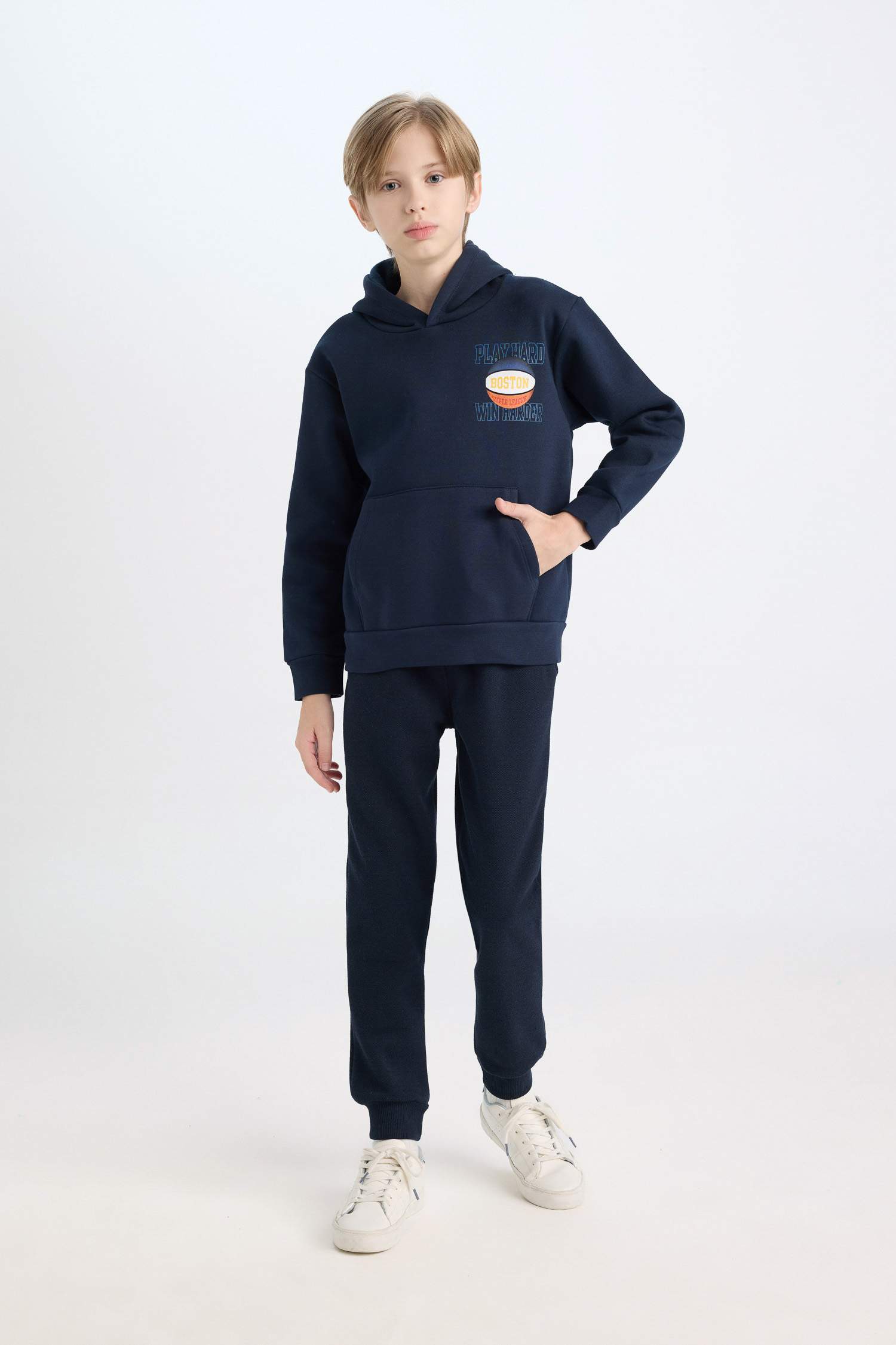 Свитшот с принтом на спине с капюшоном для мальчиков