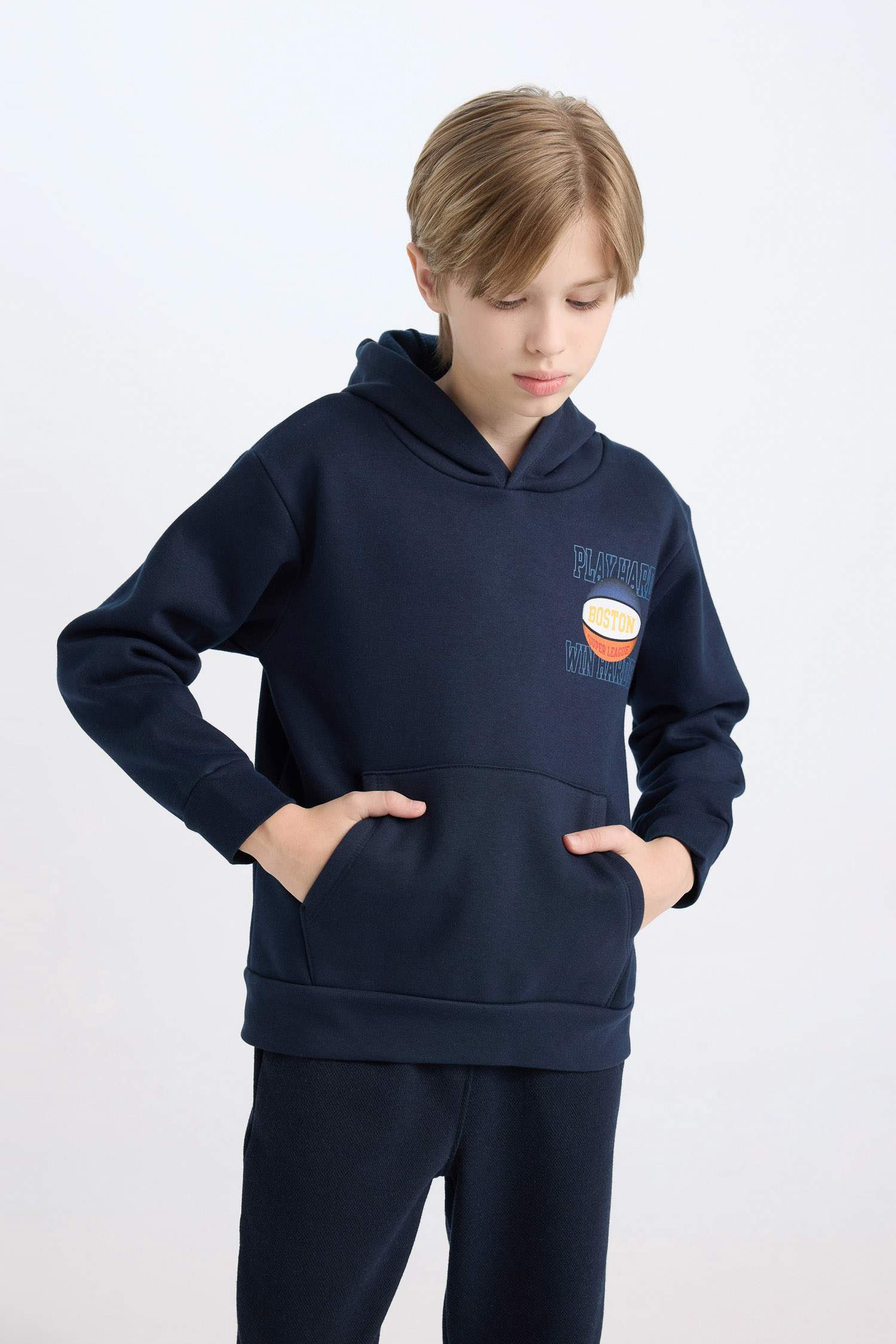 Свитшот с принтом на спине с капюшоном для мальчиков