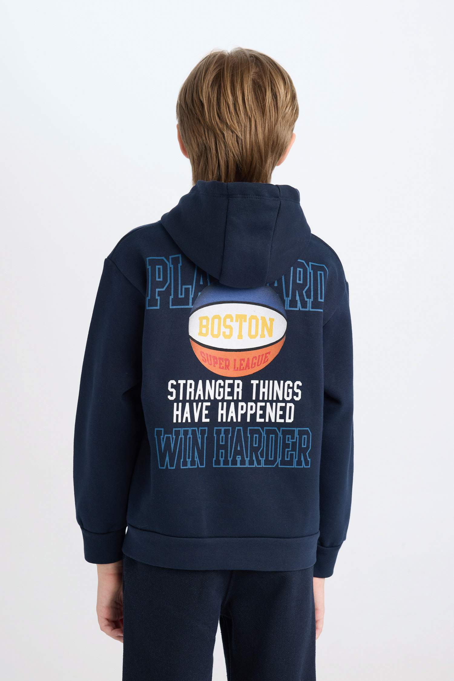 Свитшот с принтом на спине с капюшоном для мальчиков