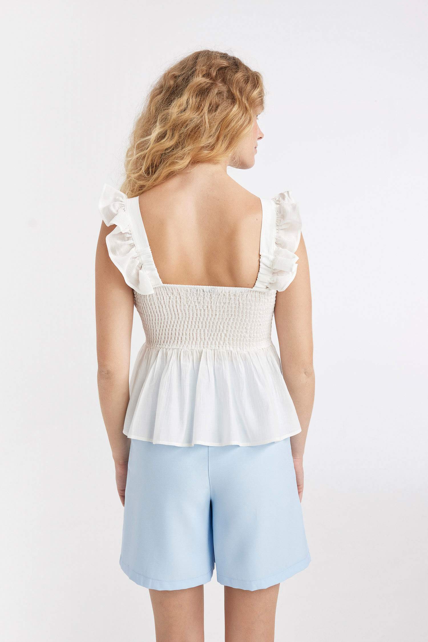 Fitted White Crinkle Sleeveless Blouse