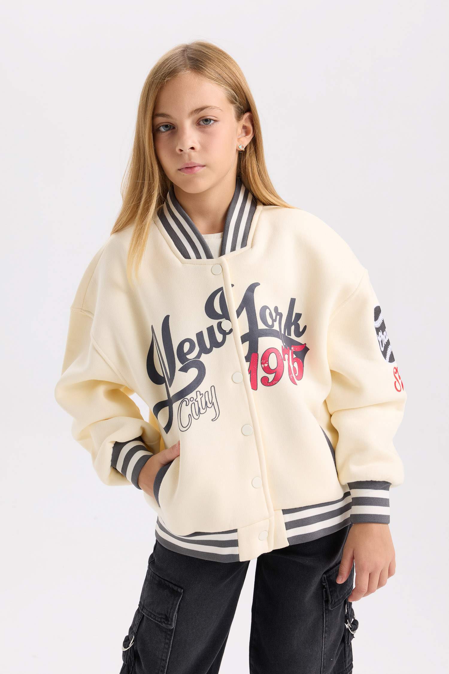 جاكيت بومبر بناتي تقيل بيج بطبعة شعار اوفر سايز ببطانة ناعمة