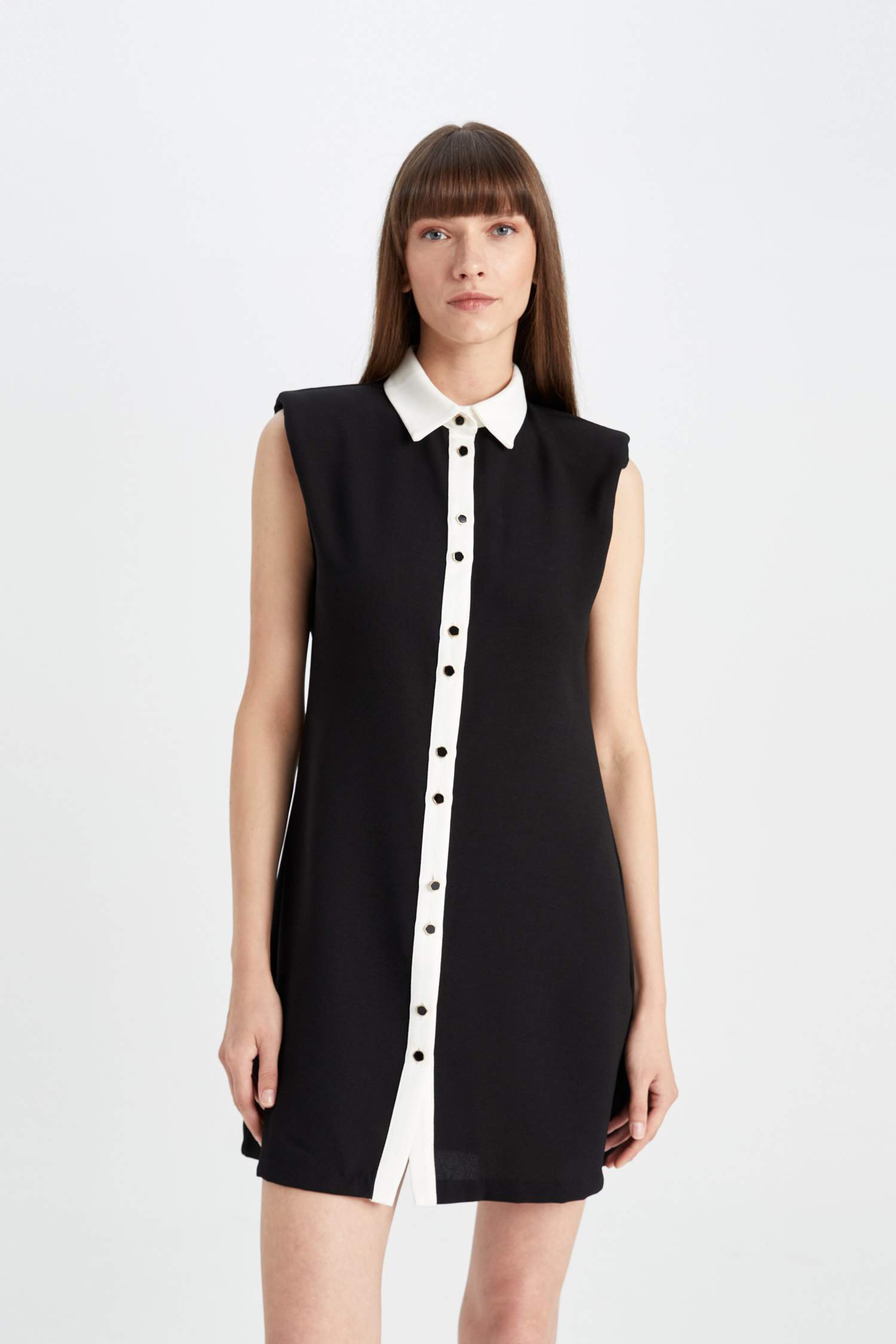 فستان قصير منسوج بدون كم