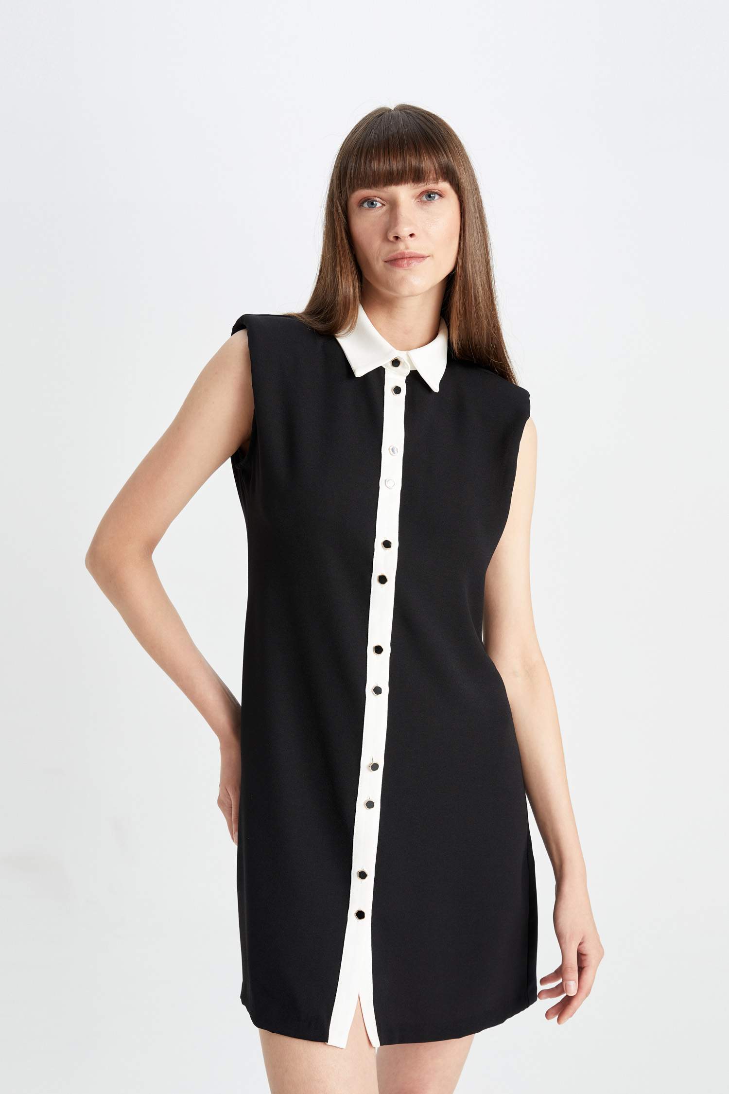 فستان قصير منسوج بدون كم