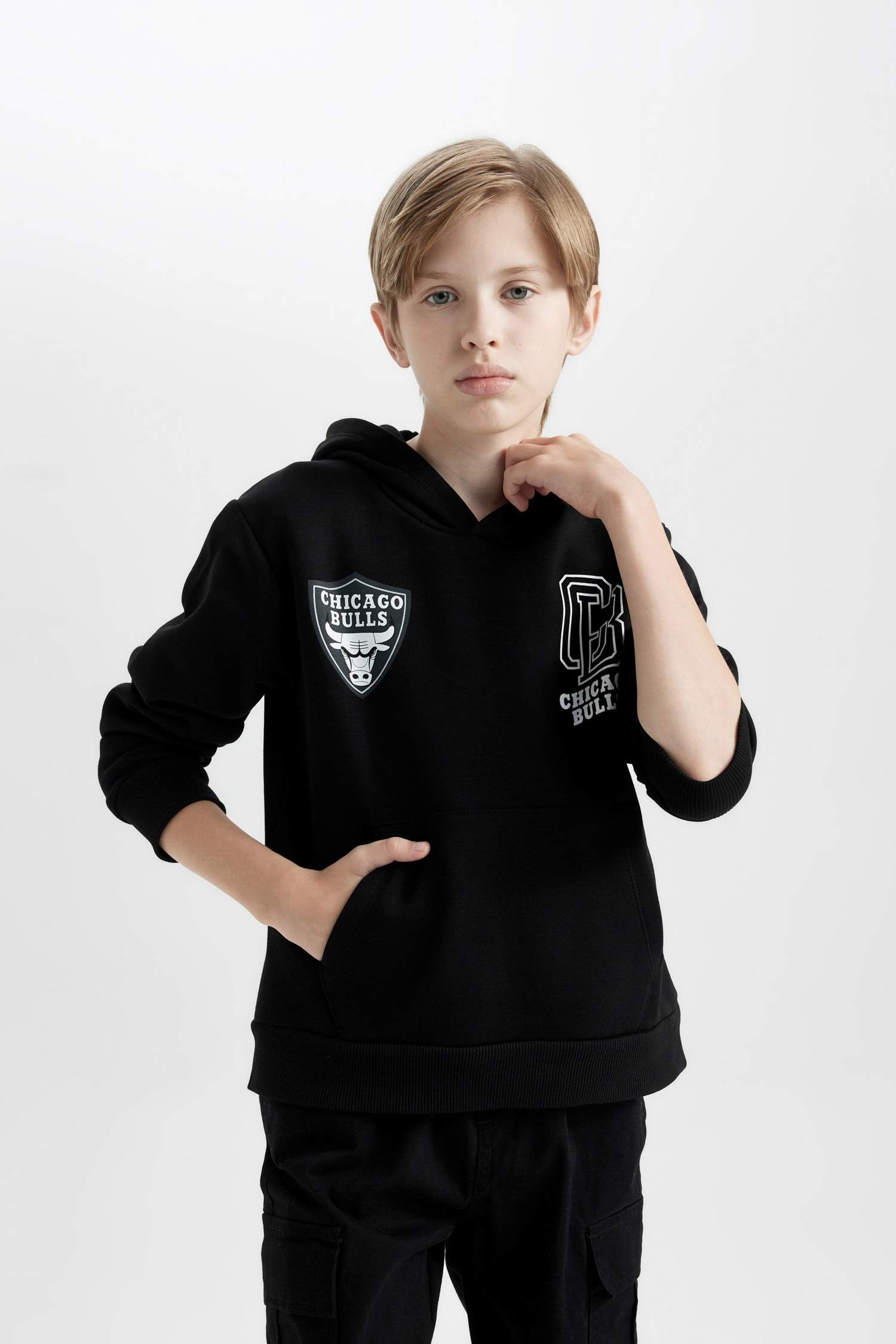 Erkek Çocuk Siyah NBA Chicago Bulls Oversize Geniş Kalıp Kapüşonlu Sırt Baskılı Sweatshirt