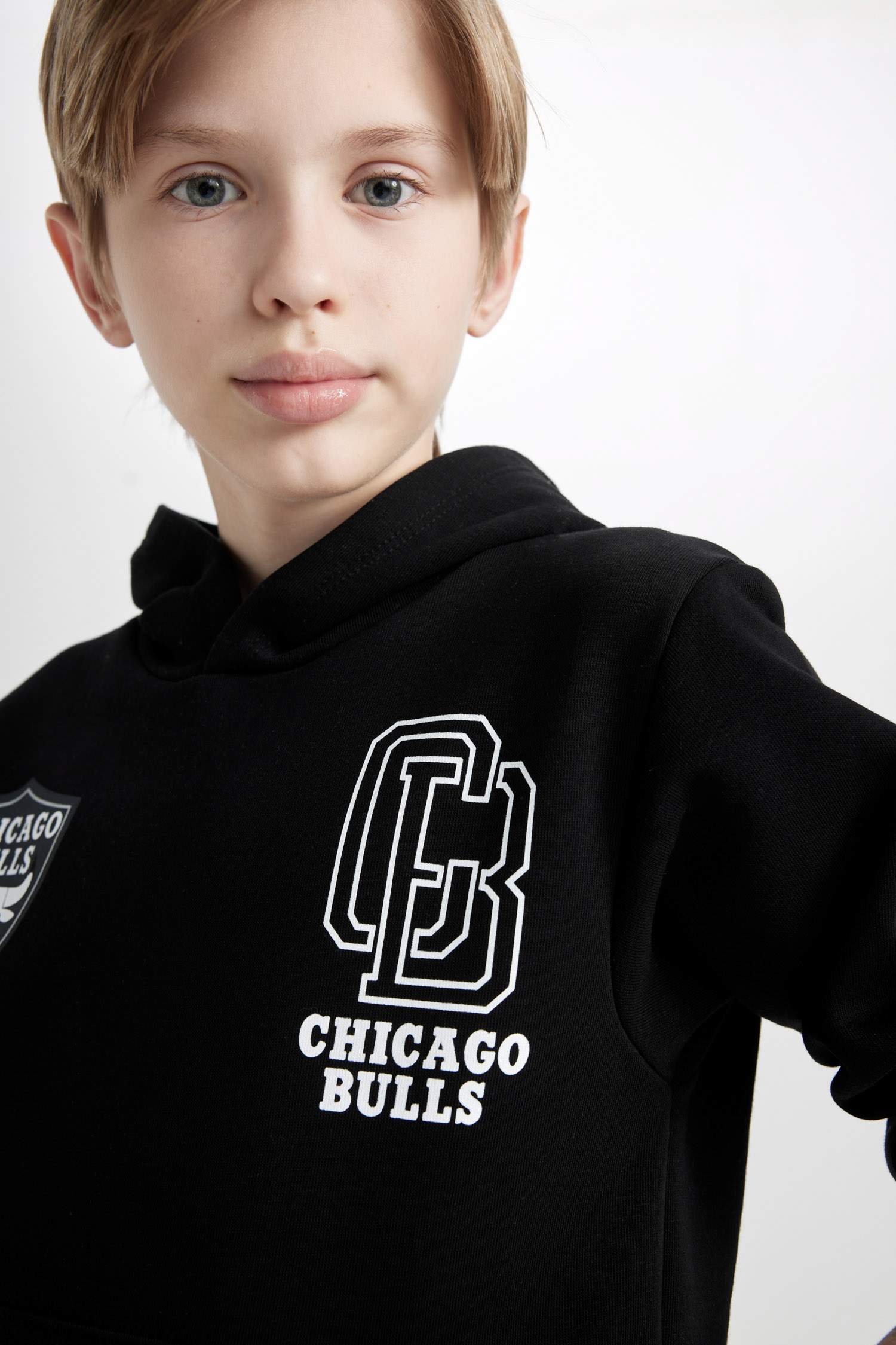 Erkek Çocuk Siyah NBA Chicago Bulls Oversize Geniş Kalıp Kapüşonlu Sırt Baskılı Sweatshirt