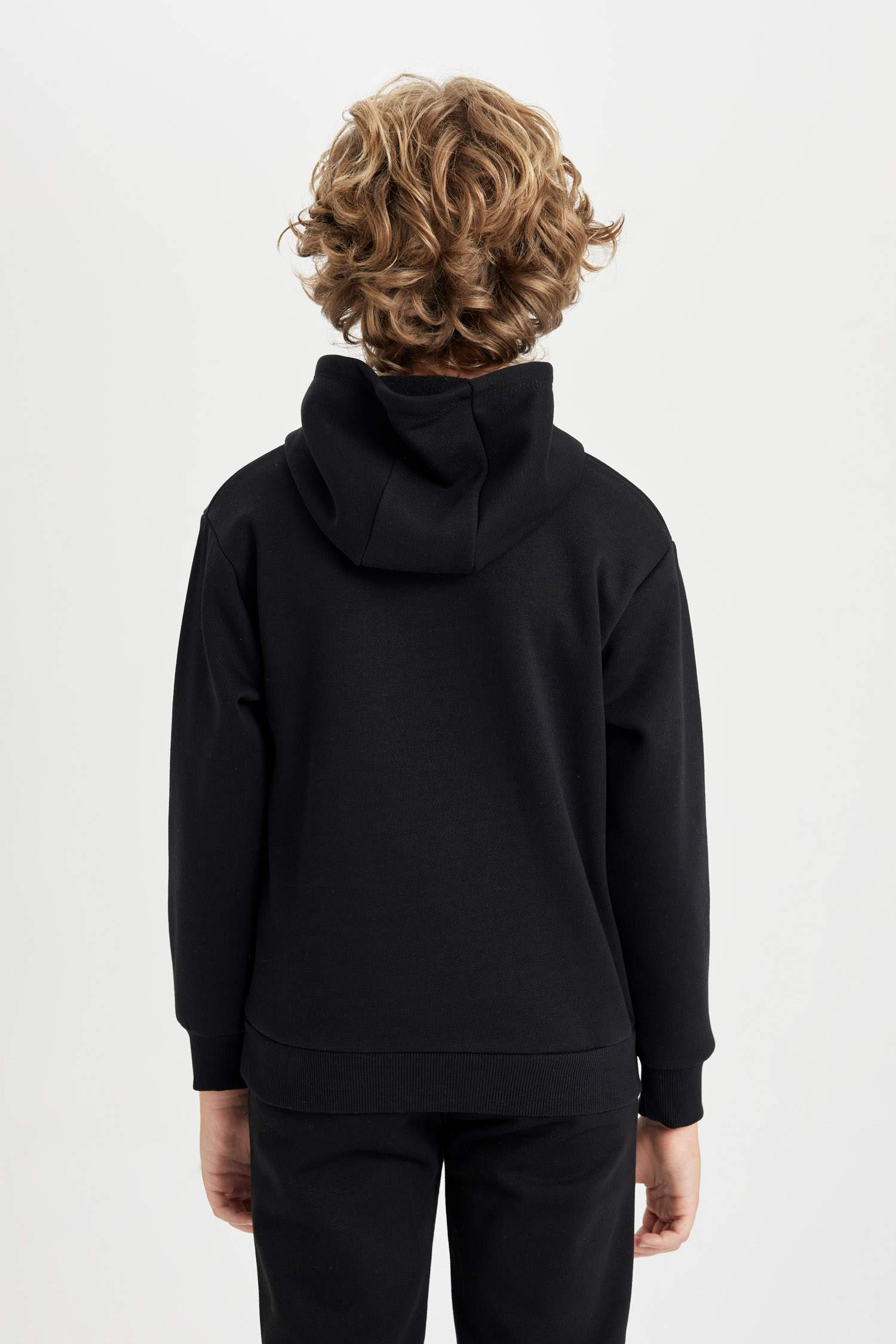 سويت شيرت ولادي ثقيل قصة عادية بغطاء للرأس من NBA