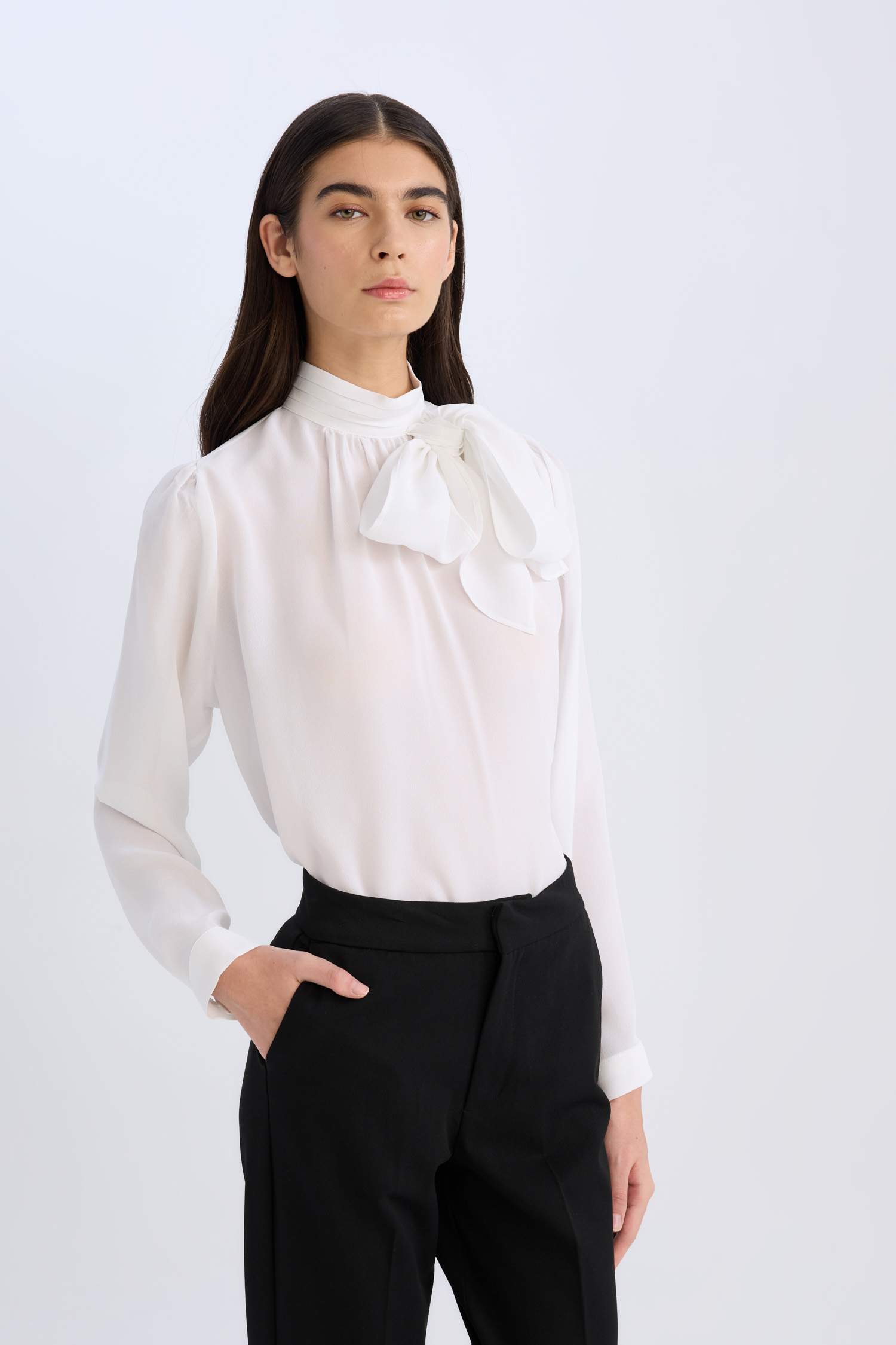 Regular Fit Fiyonk Yaka Basic Düz Saten Uzun Kollu Bluz