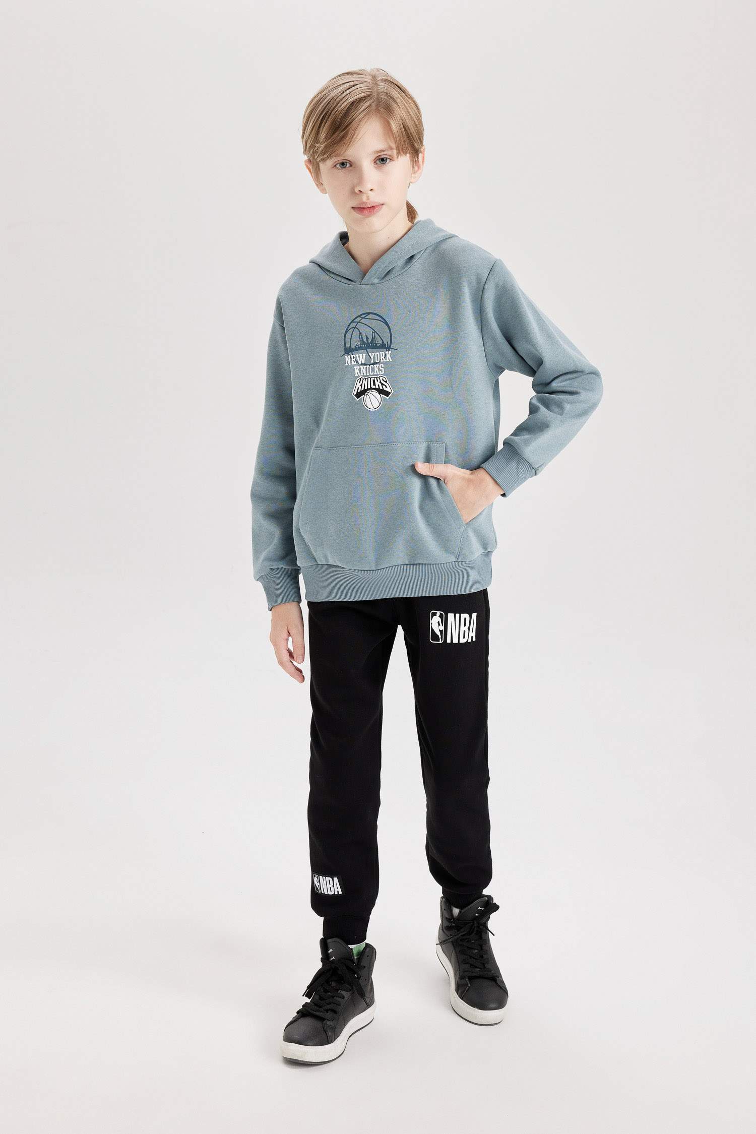 Erkek Çocuk NBA New York Knicks Kapüşonlu Sırt Baskılı Sweatshirt