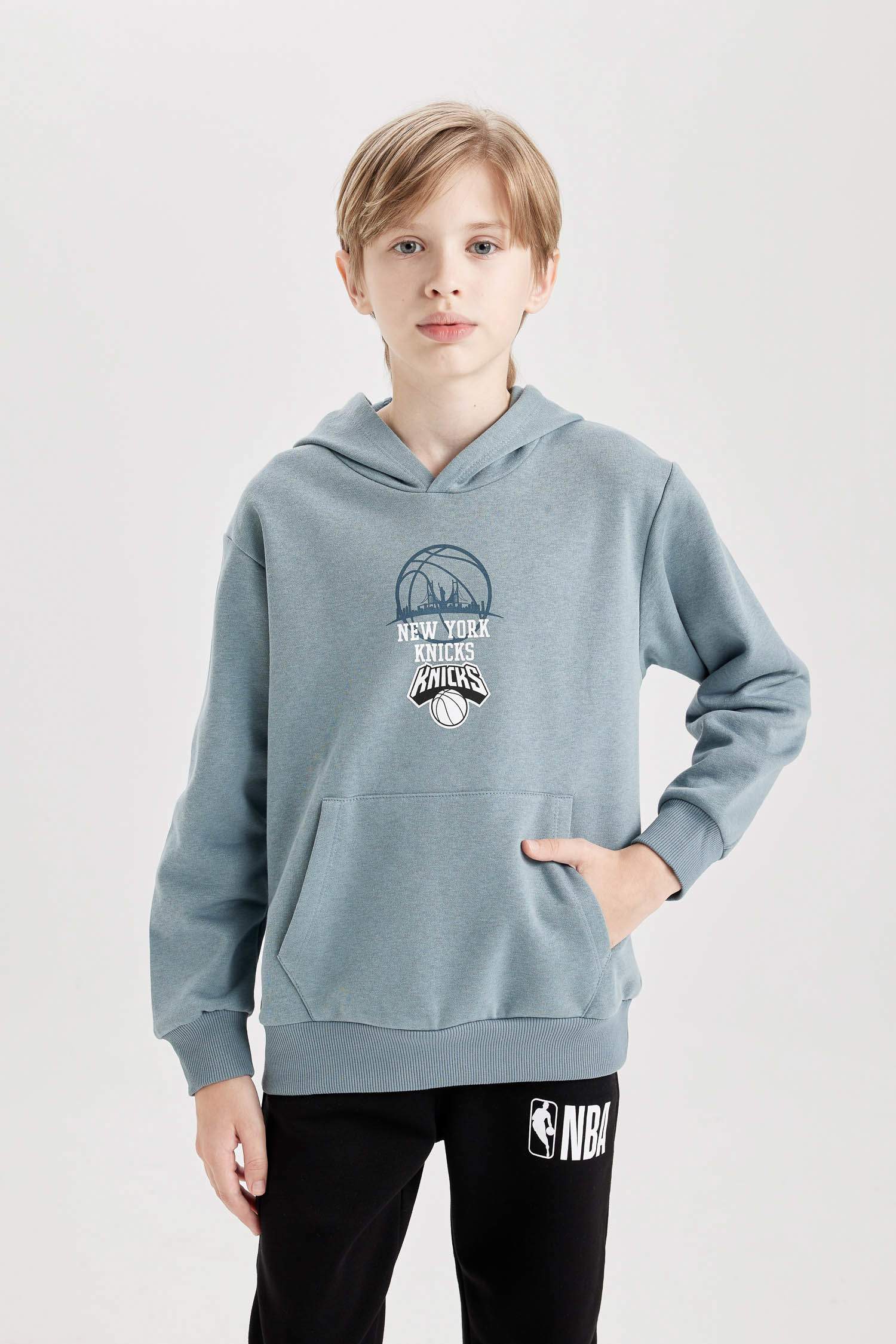 Erkek Çocuk NBA New York Knicks Kapüşonlu Sırt Baskılı Sweatshirt