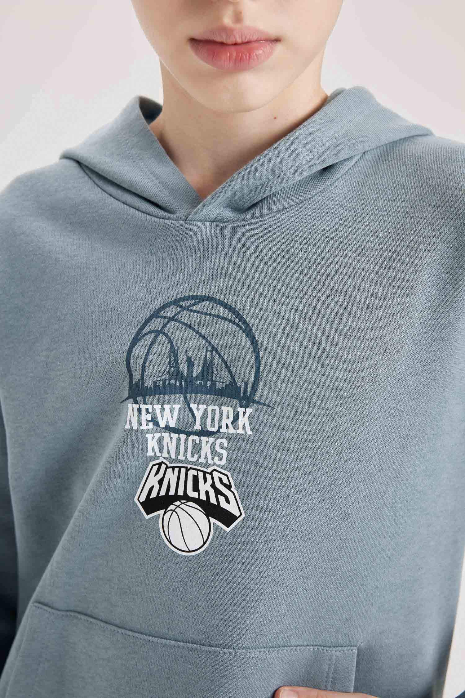 Erkek Çocuk NBA New York Knicks Kapüşonlu Sırt Baskılı Sweatshirt