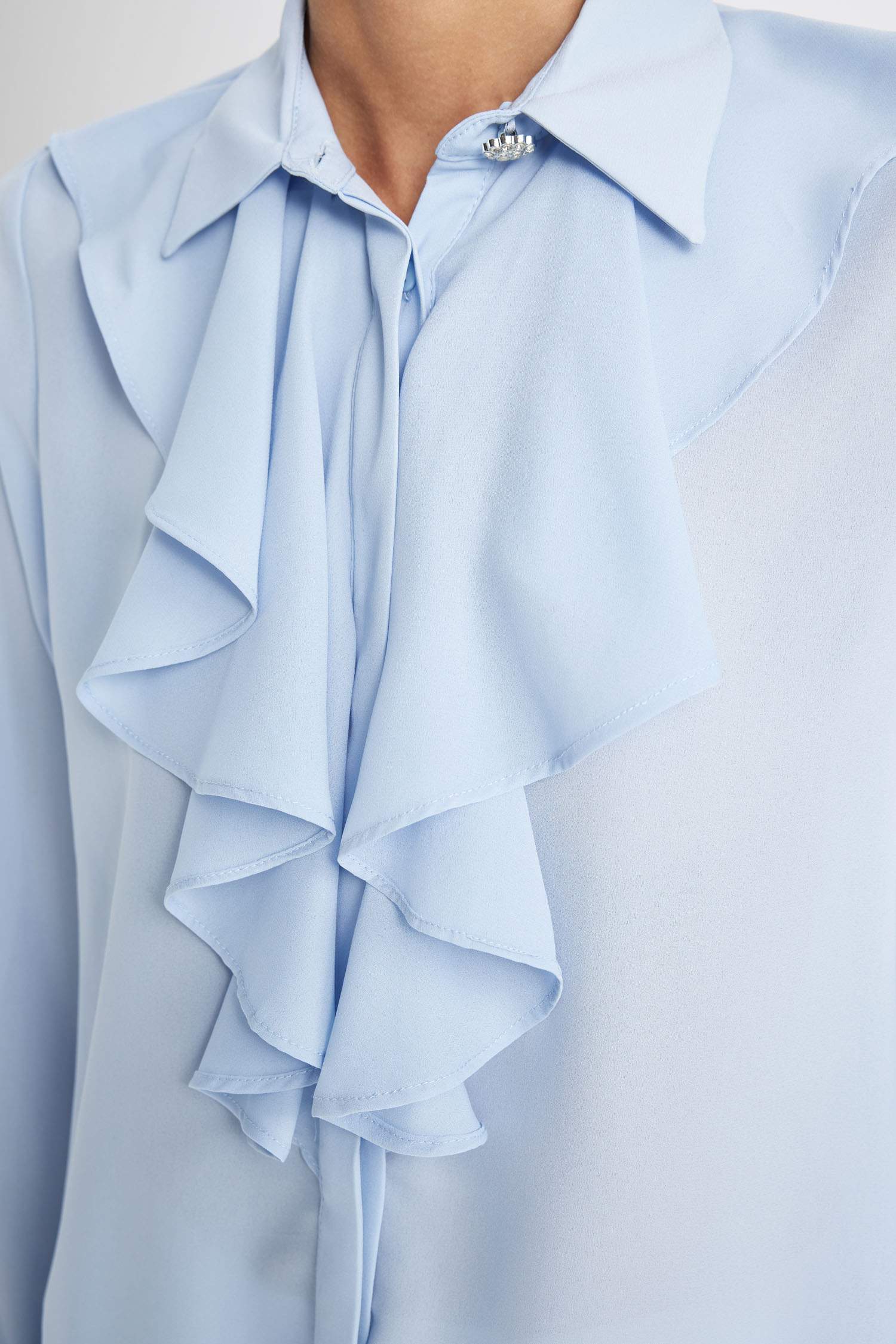 Regular Fit Volanlı Yaka Taşlı Düğmeli Krep Uzun Kollu Bluz