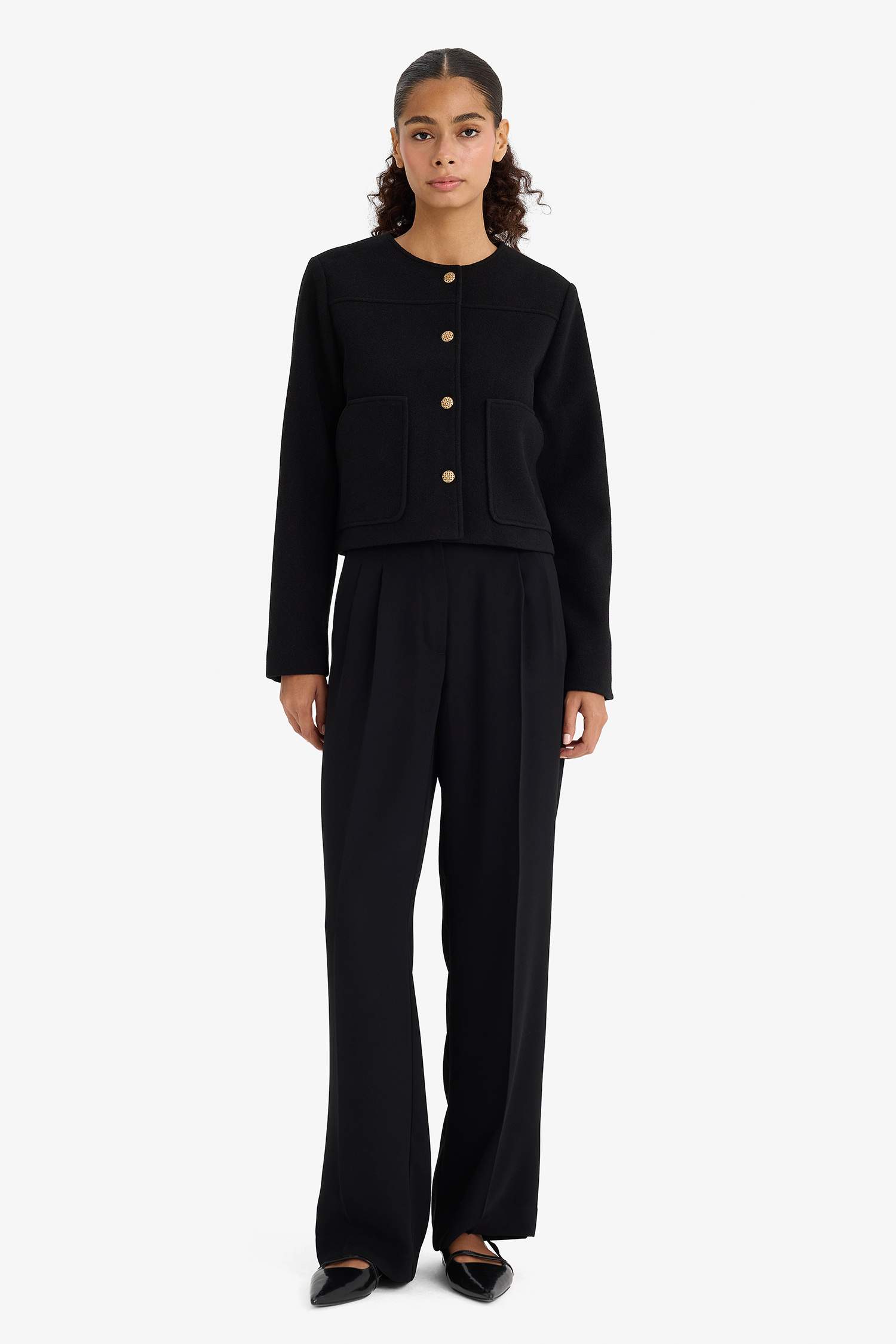 Cropped Fit Crew Neck Blazer