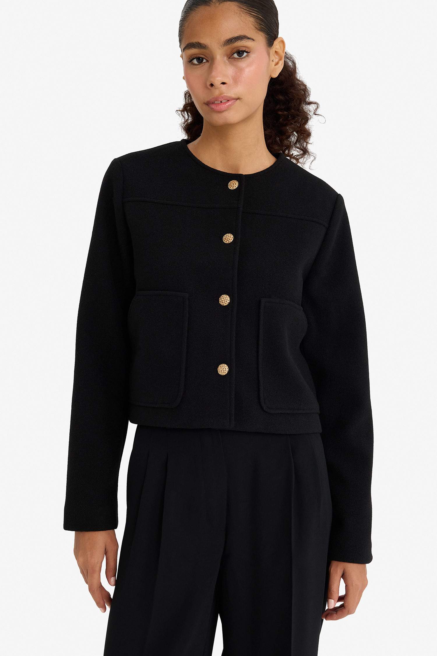 Cropped Fit Crew Neck Blazer