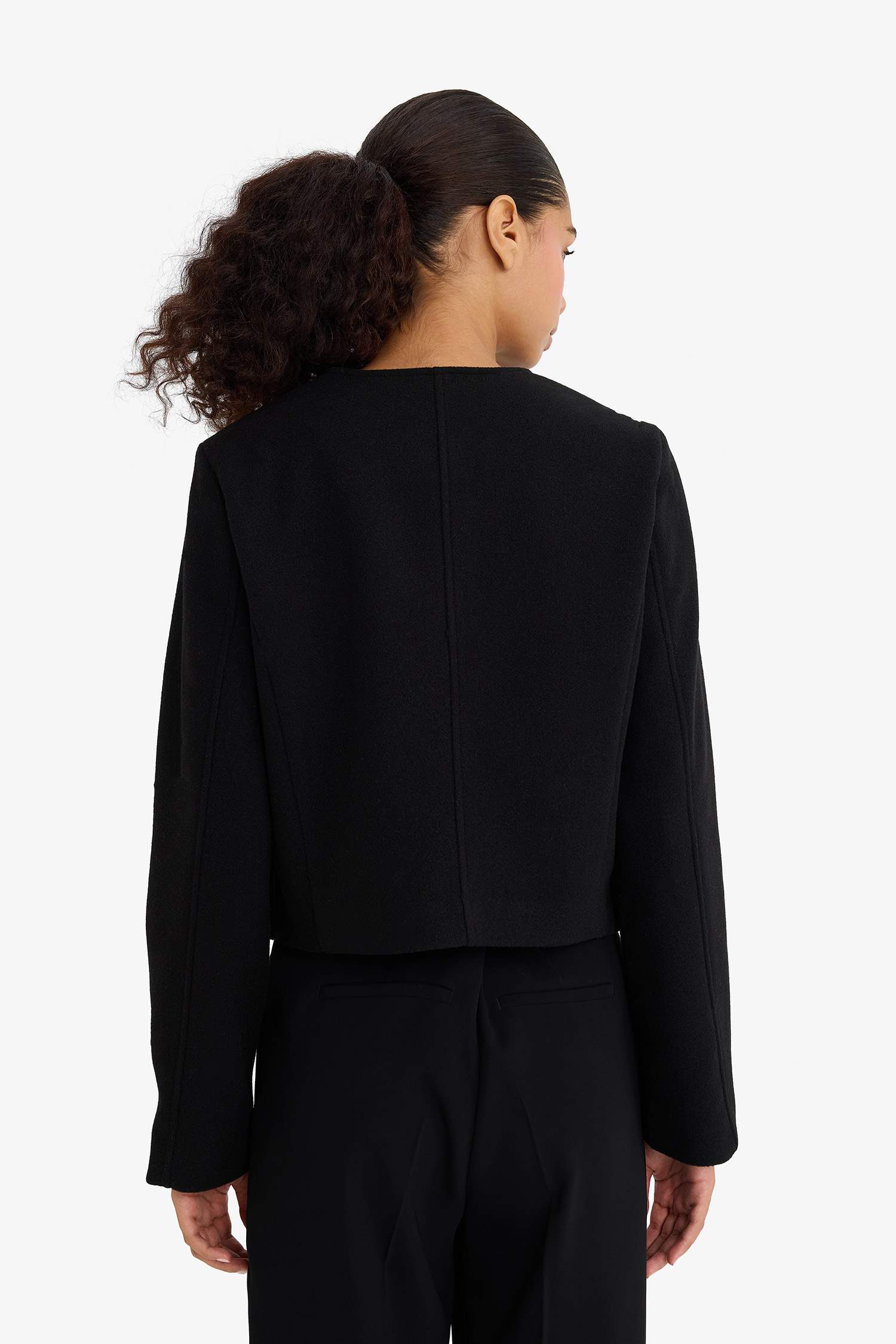 Cropped Fit Crew Neck Blazer