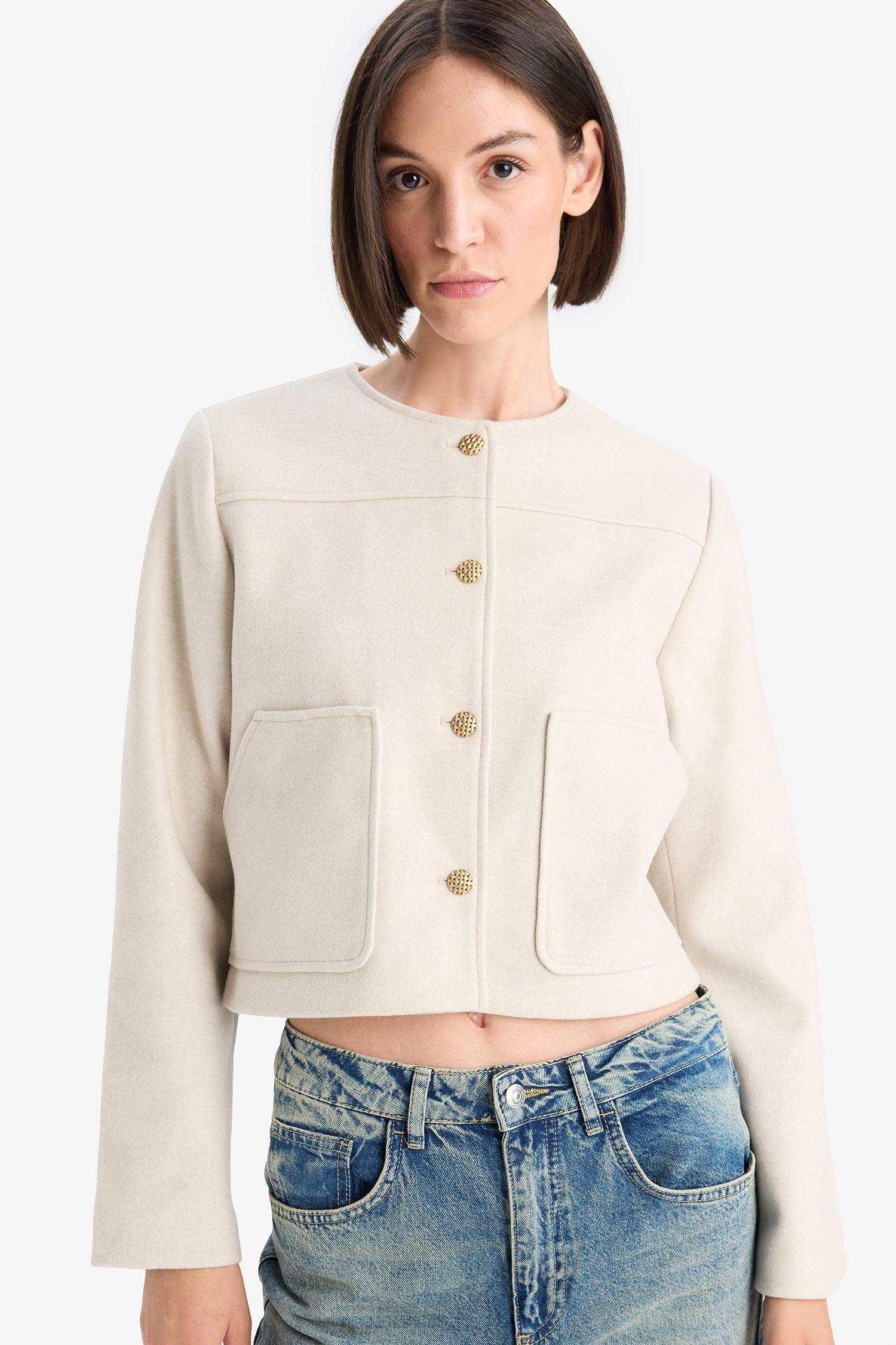 Cropped Fit Crew Neck Blazer