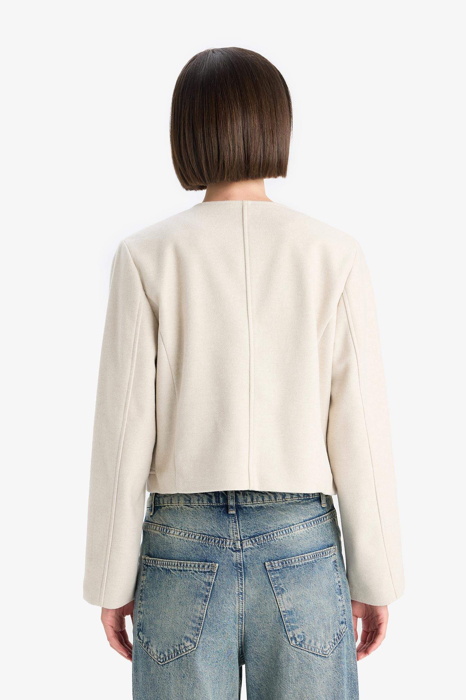 Cropped Fit Crew Neck Blazer